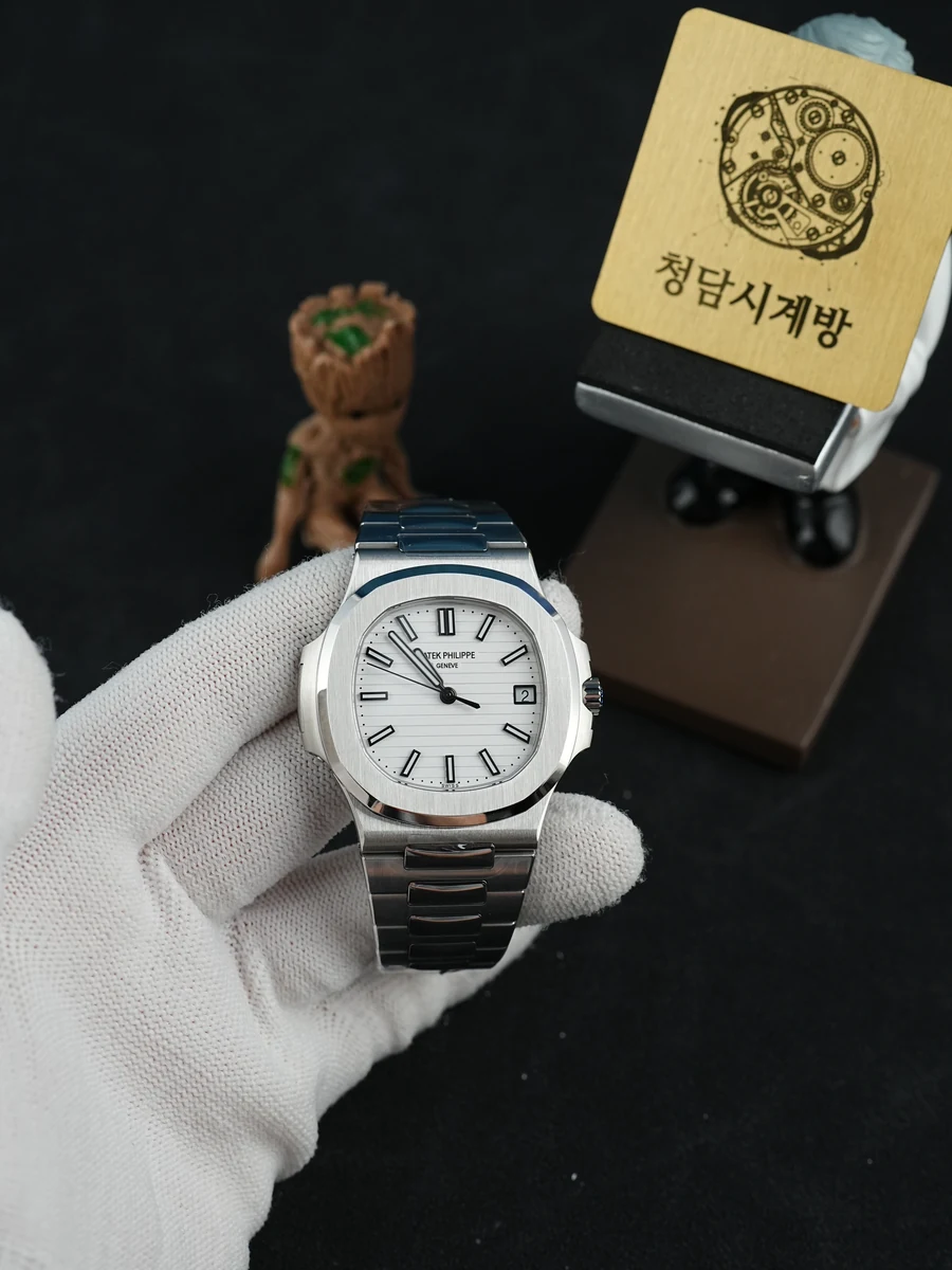 파텍필립 노틸러스 5711 화이트 스틸