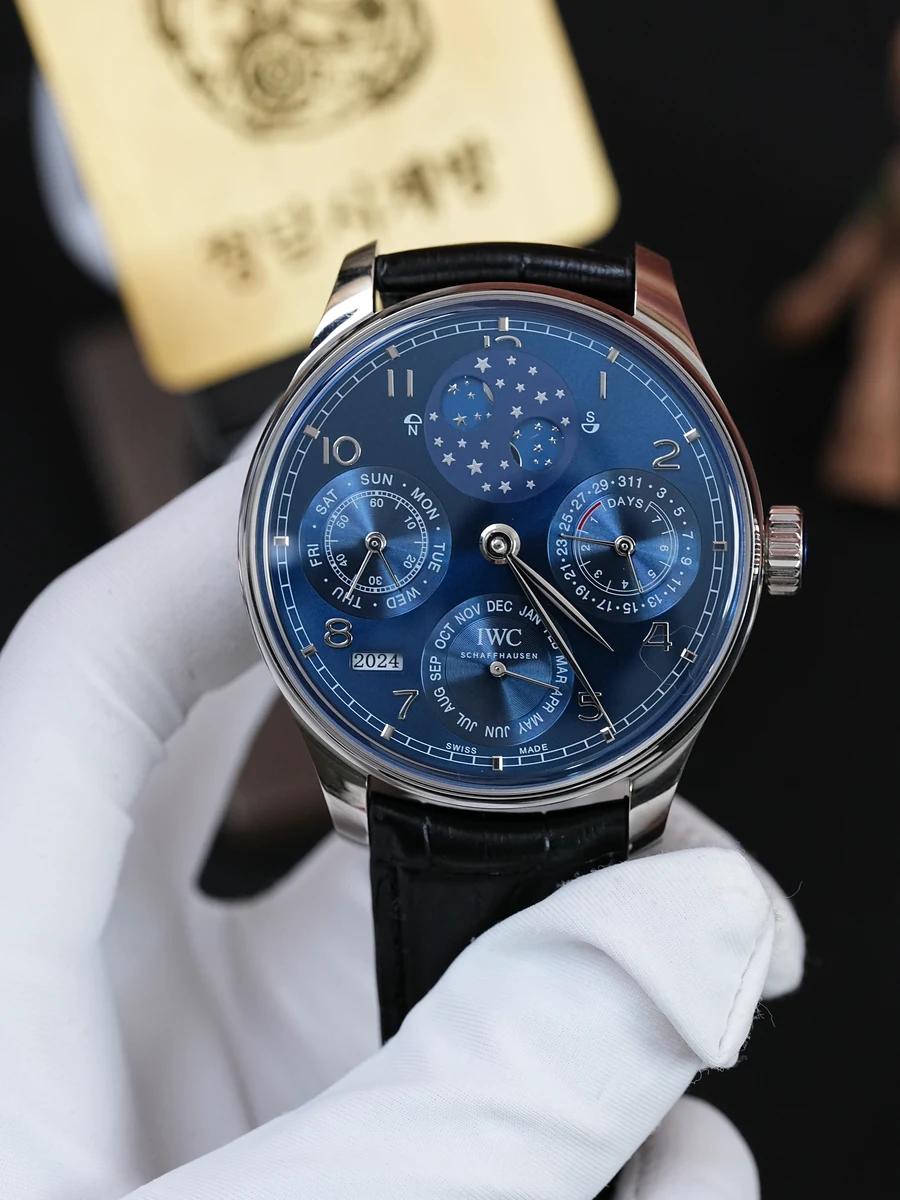 IWC 포르투기저 퍼페추얼 캘린더 블루