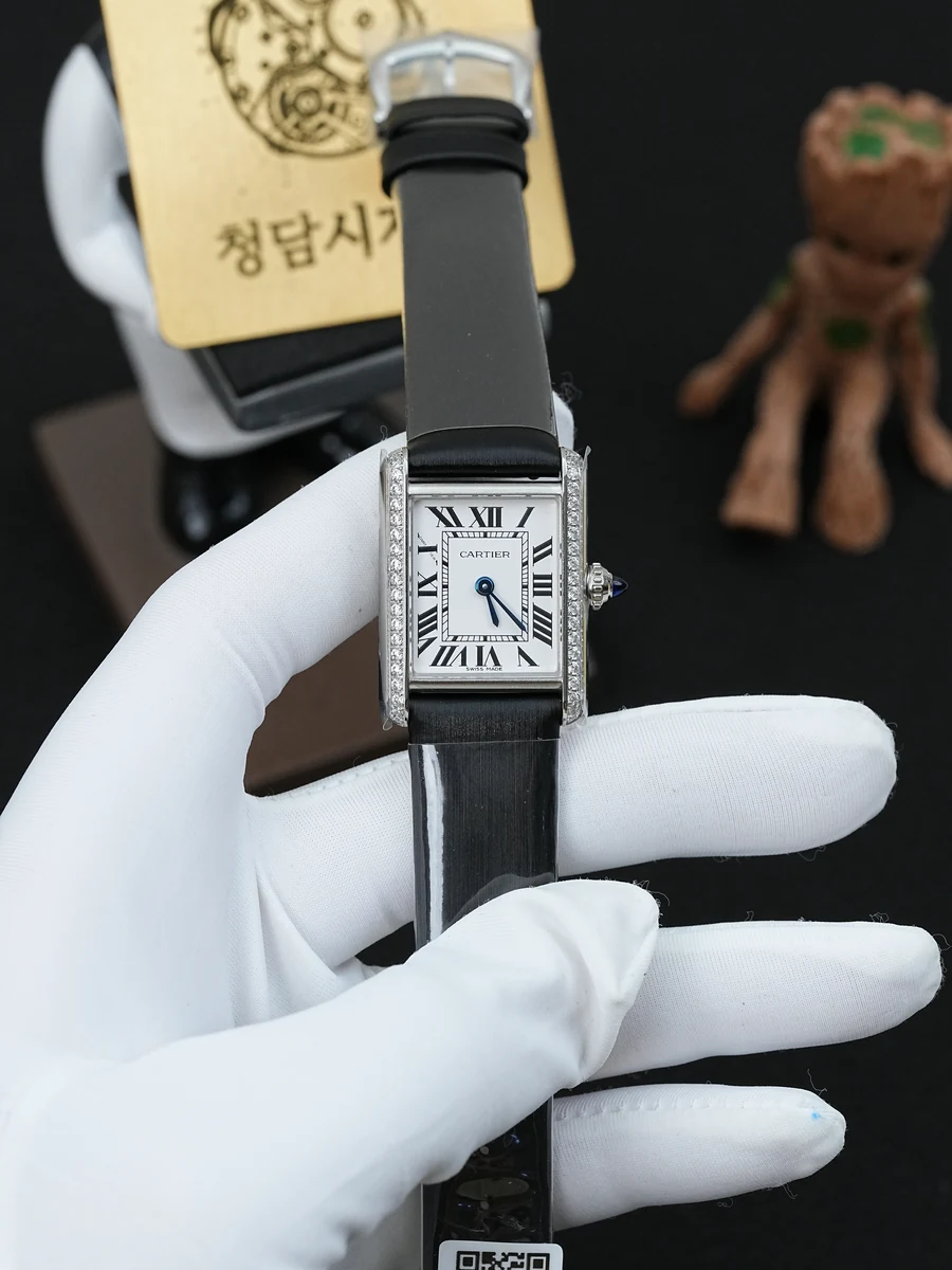 까르띠에 탱크 화이트 스톤베젤 블랙가죽