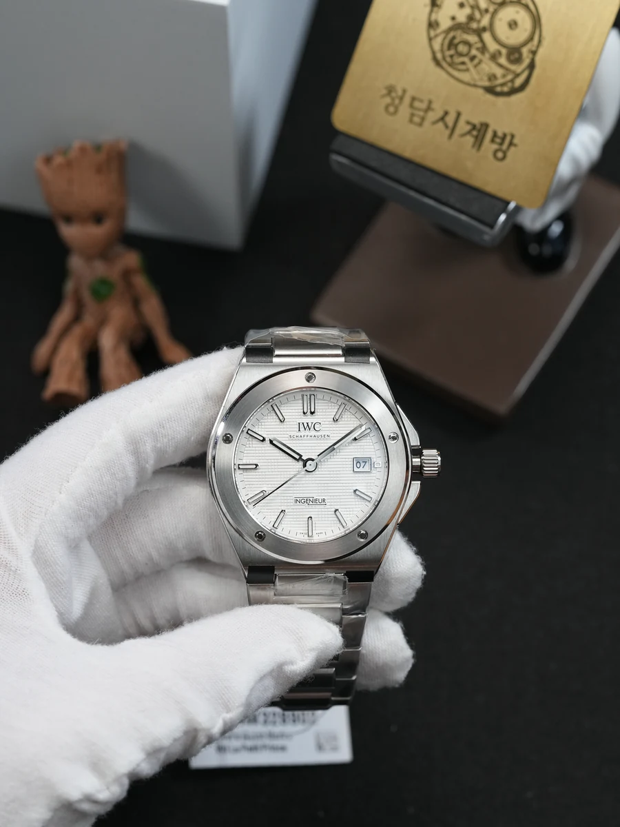 IWC 인제니어 화이트
