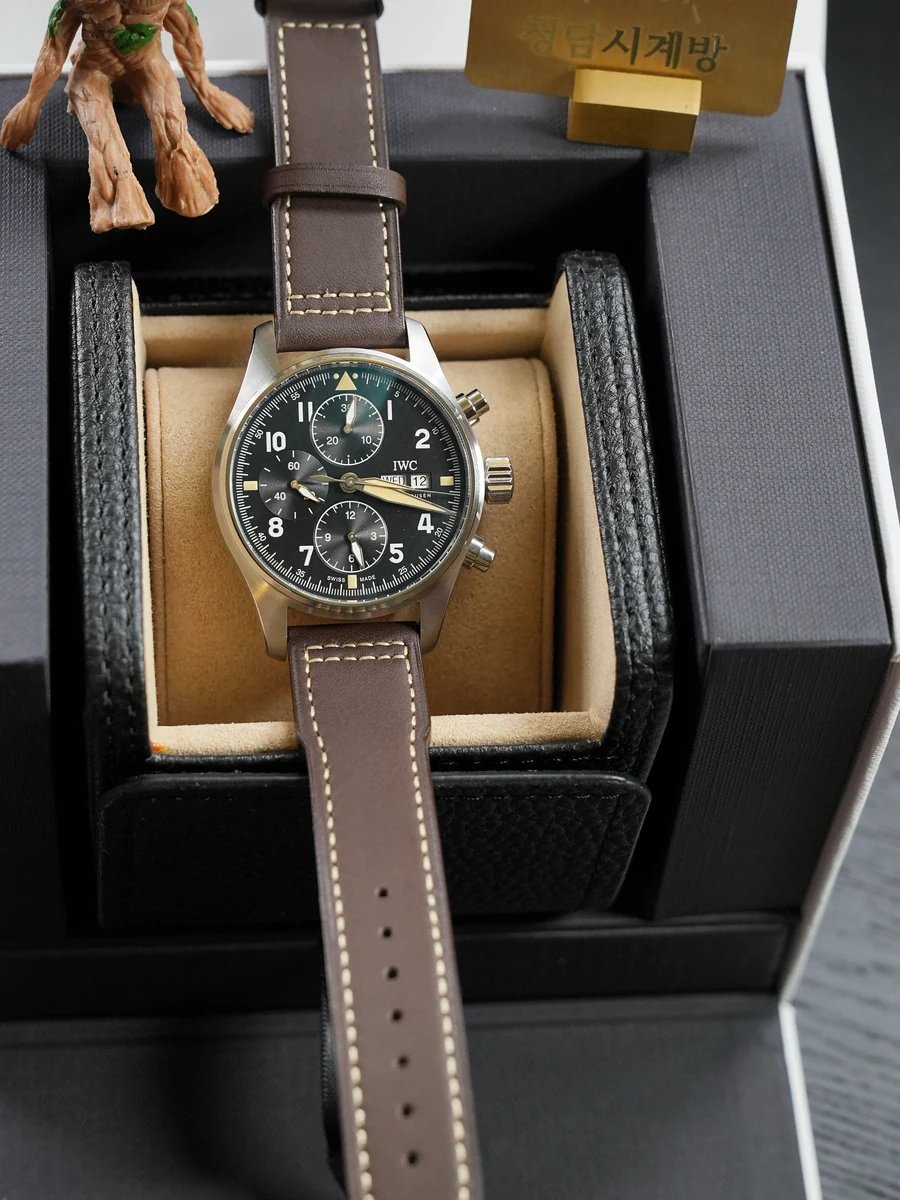 IWC 파일럿 워치 크로노그래프 블랙 브라운가죽