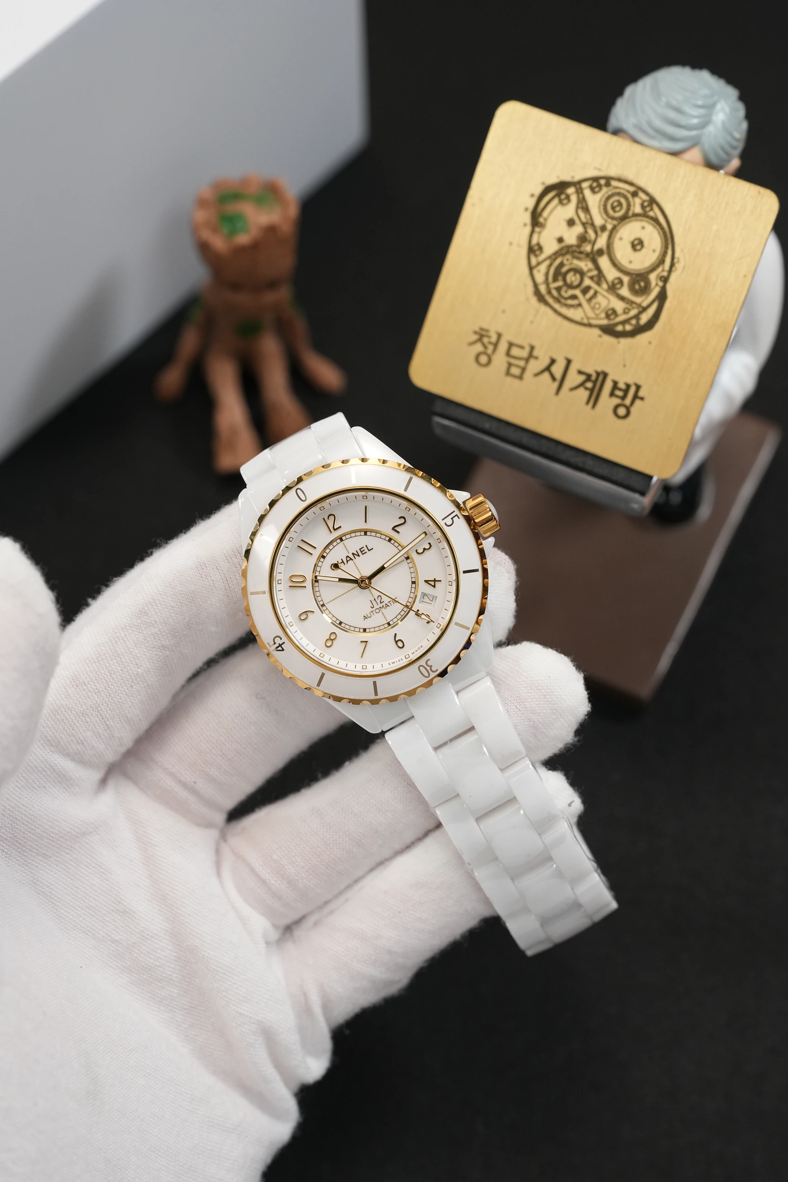 샤넬 J12 세라믹화이트 골드베젤 상세 이미지 4