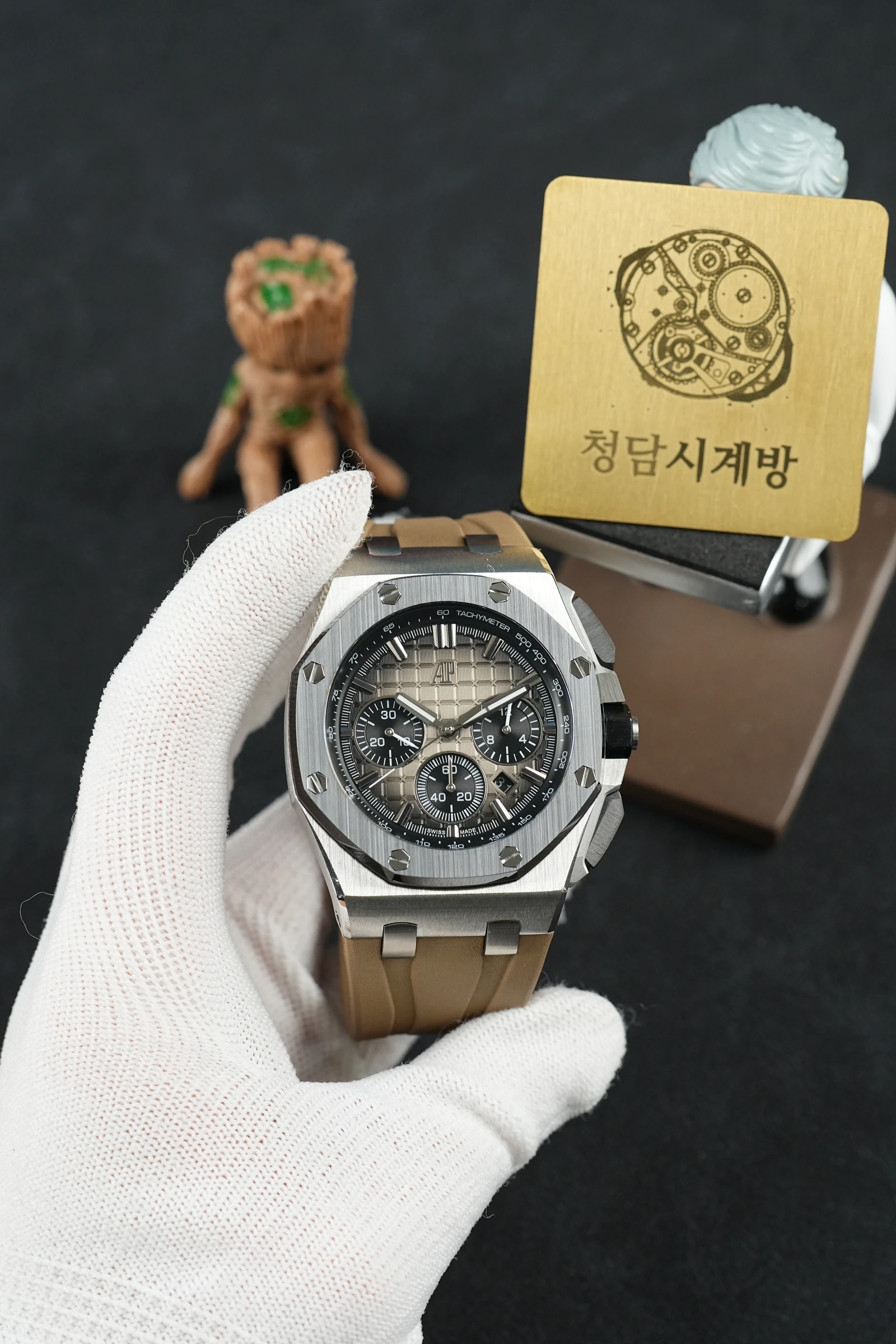 오데마피게 로얄오크 오프쇼어 크로노그래프 브라운 상세 이미지 3