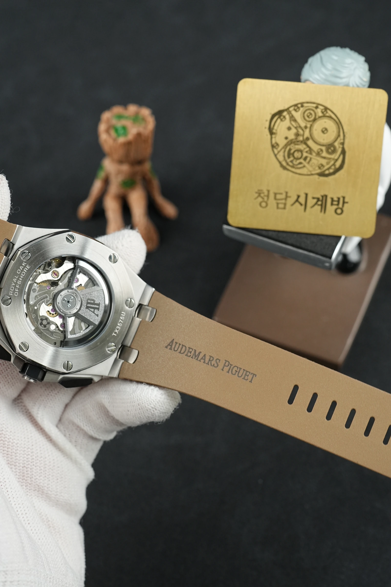 오데마피게 로얄오크 오프쇼어 크로노그래프 브라운 상세 이미지 4