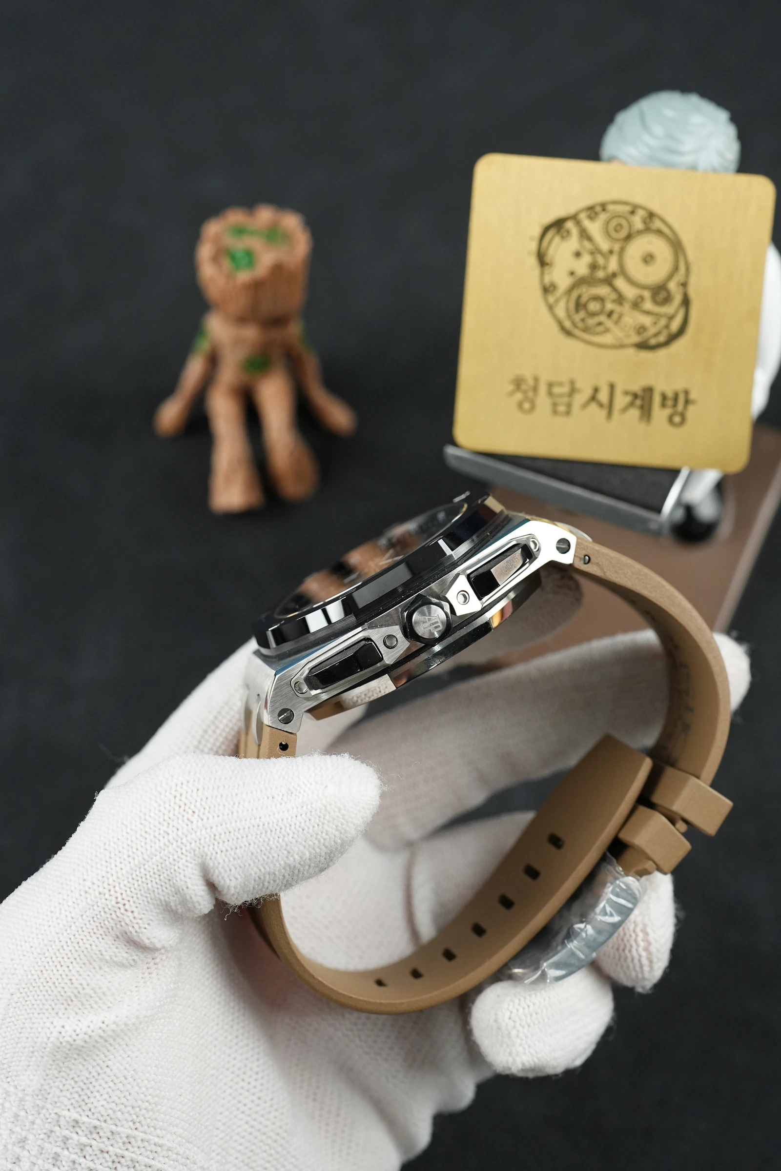 오데마피게 로얄오크 오프쇼어 크로노그래프 브라운 상세 이미지 5