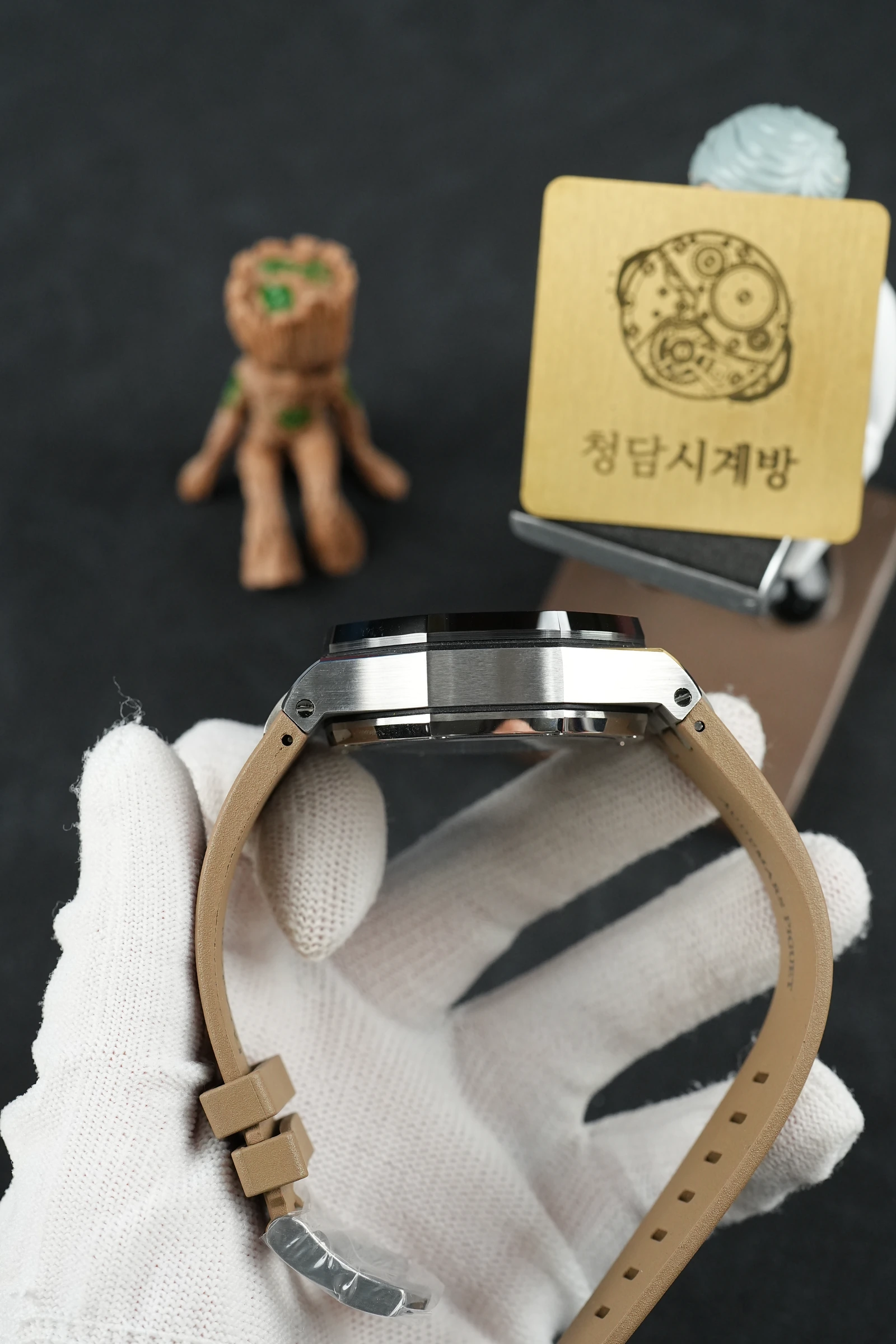 오데마피게 로얄오크 오프쇼어 크로노그래프 브라운 상세 이미지 9