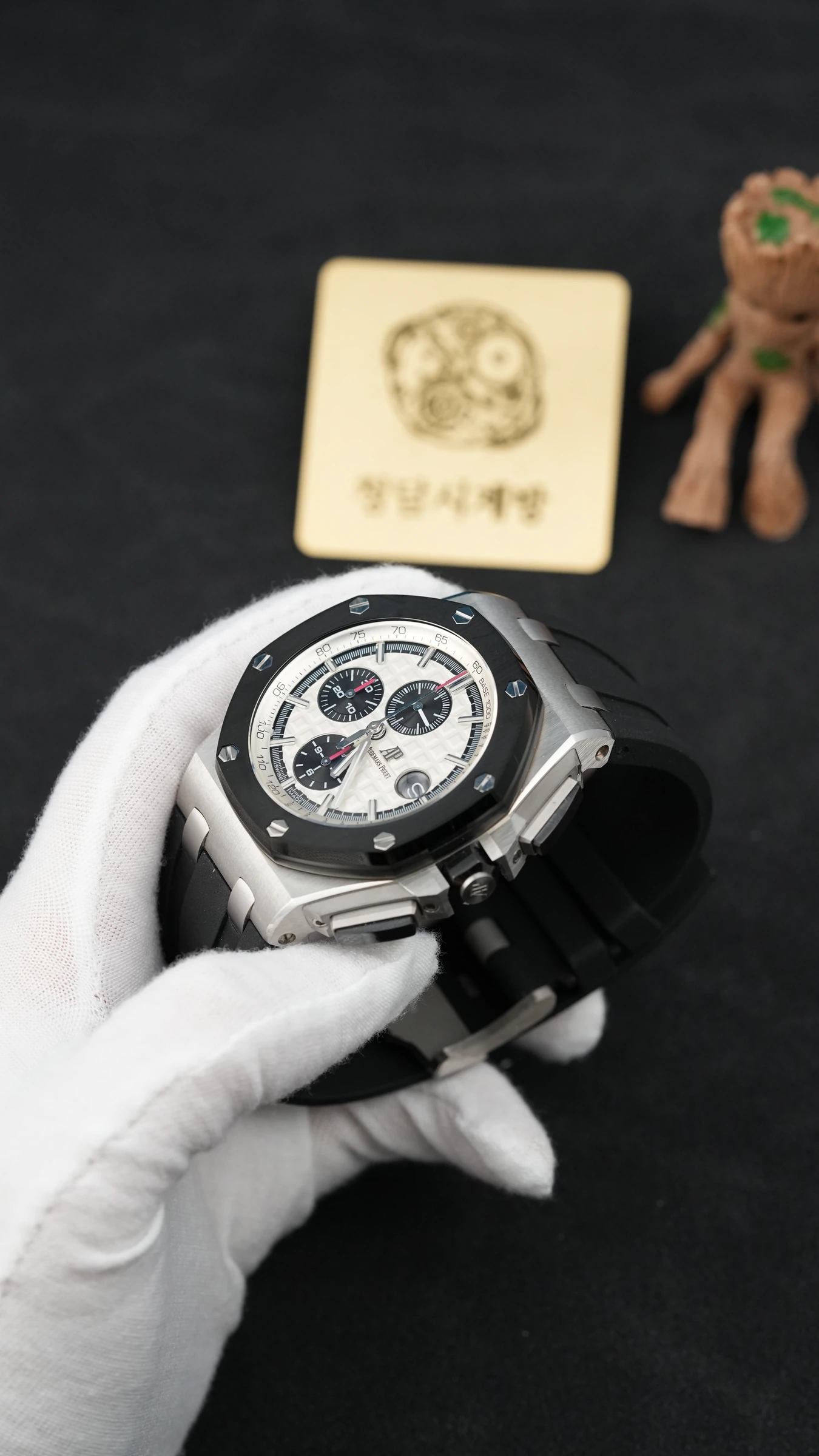 오데마피게 로얄오크 오프쇼어 크로노그래프 화이트 상세 이미지 7