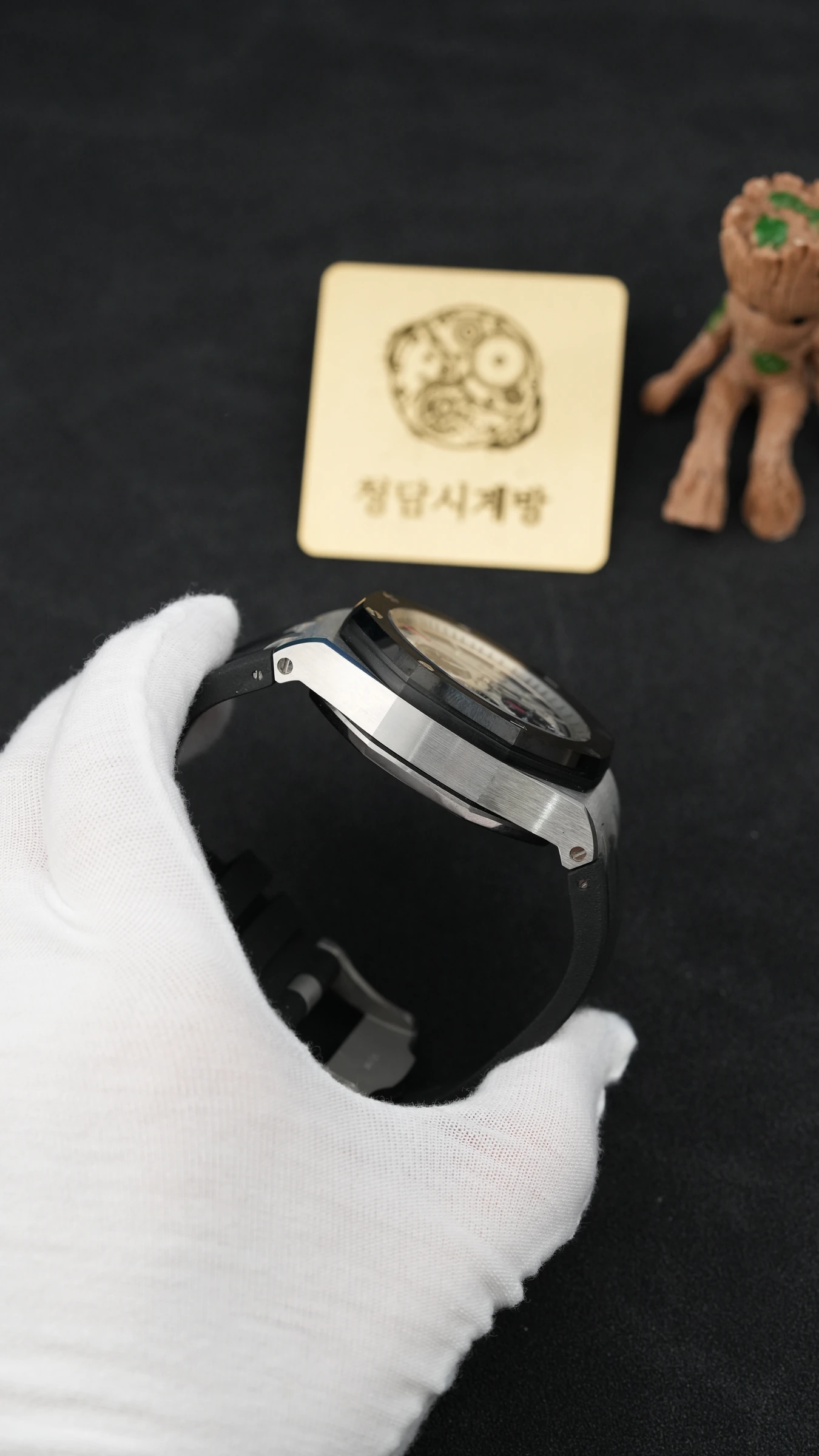 오데마피게 로얄오크 오프쇼어 크로노그래프 화이트 상세 이미지 8