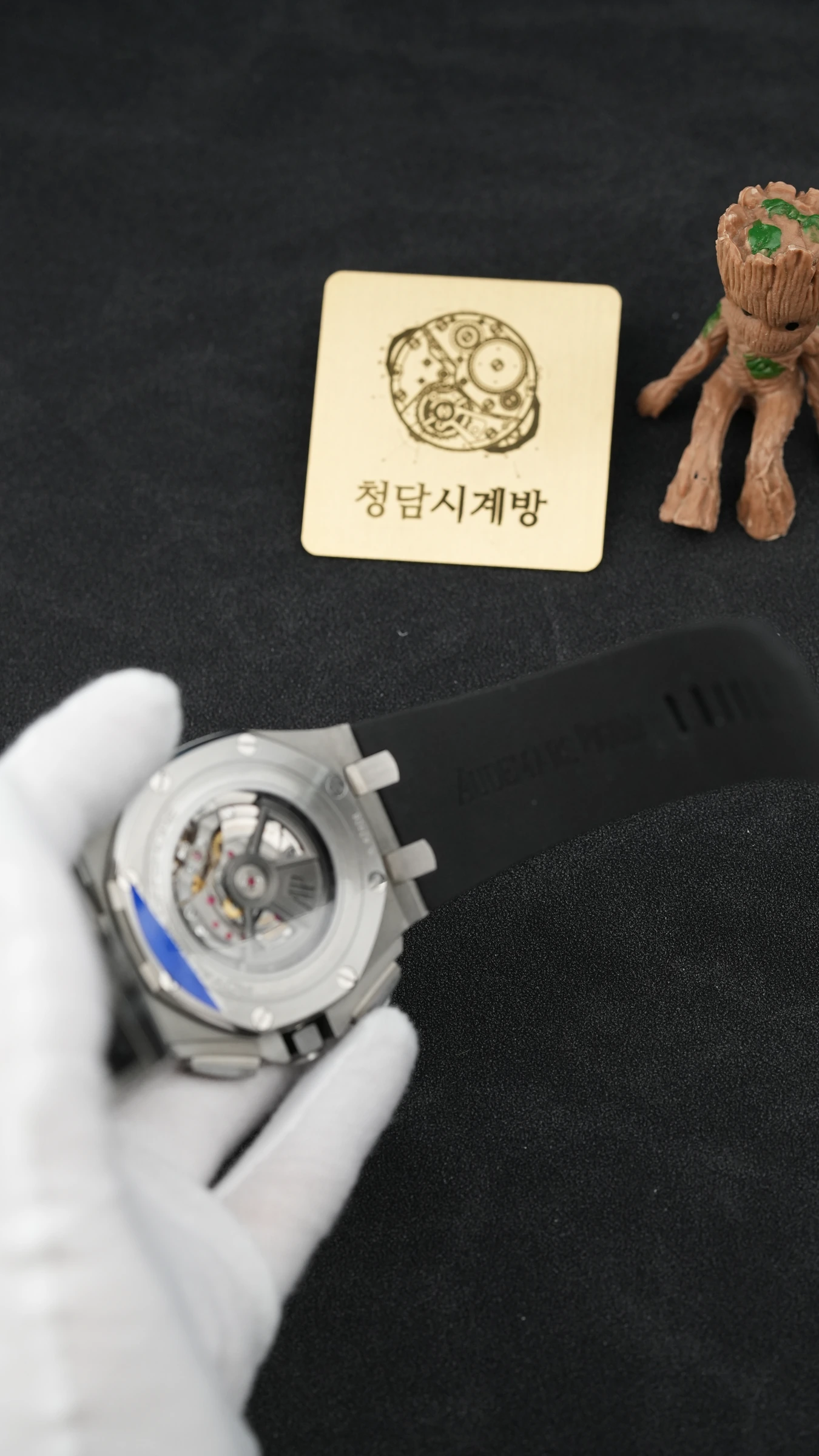 오데마피게 로얄오크 오프쇼어 크로노그래프 화이트 상세 이미지 15