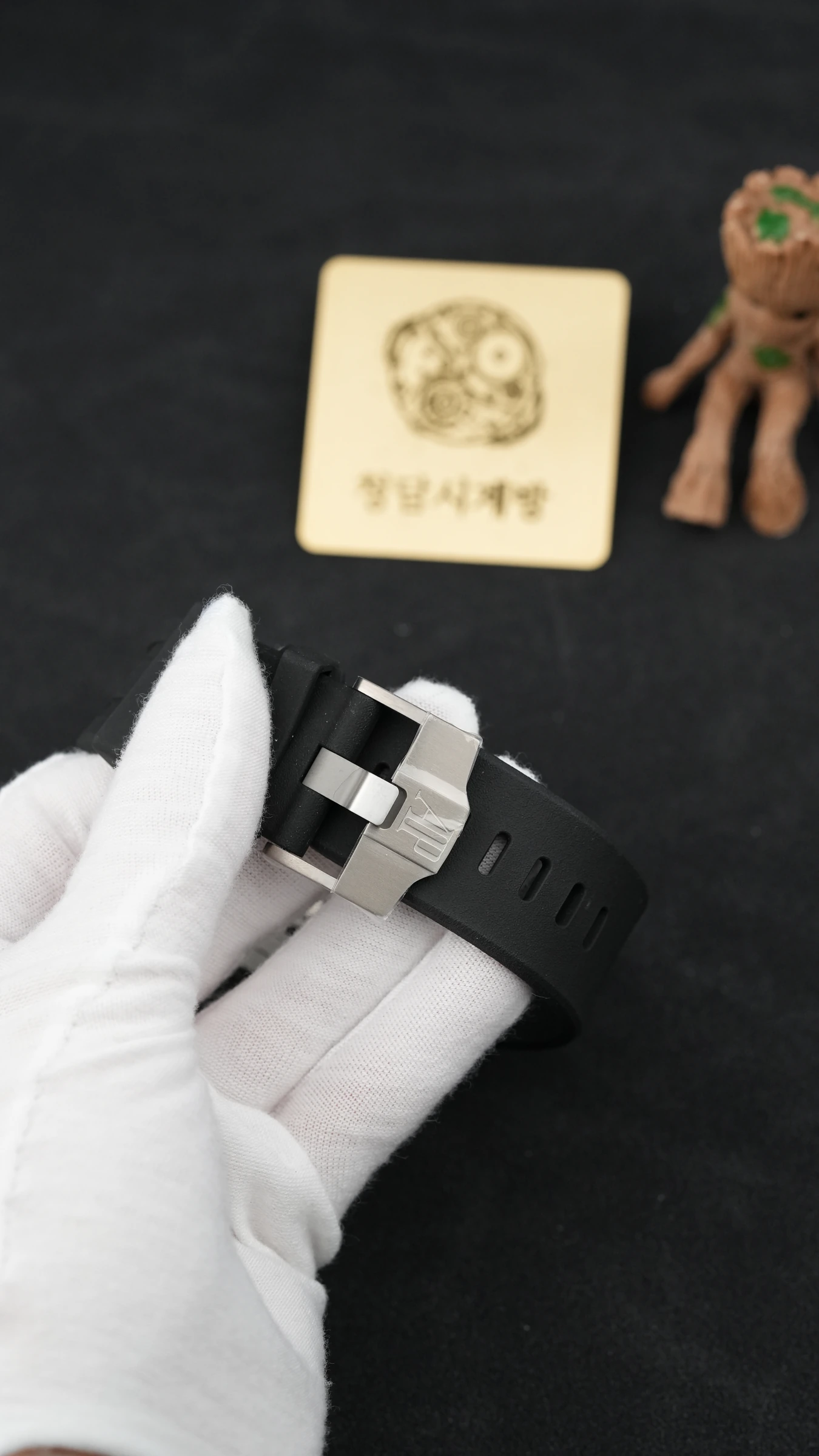 오데마피게 로얄오크 오프쇼어 크로노그래프 화이트 상세 이미지 17