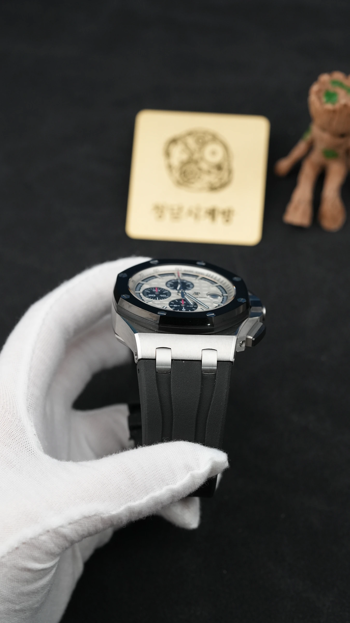 오데마피게 로얄오크 오프쇼어 크로노그래프 화이트 상세 이미지 18