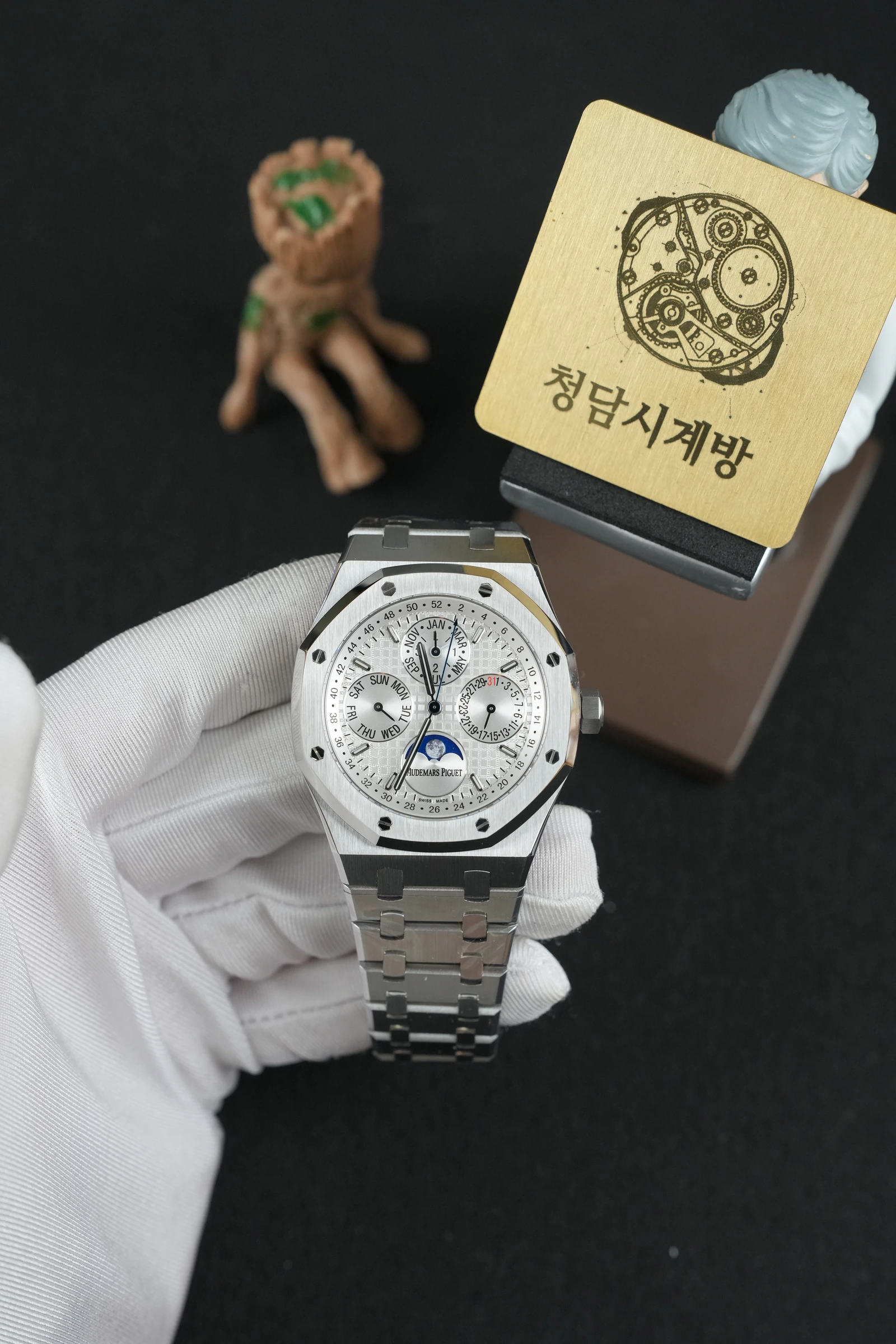 오데마피게 로얄오크 퍼페츄얼캘린더 화이트 상품 이미지 1