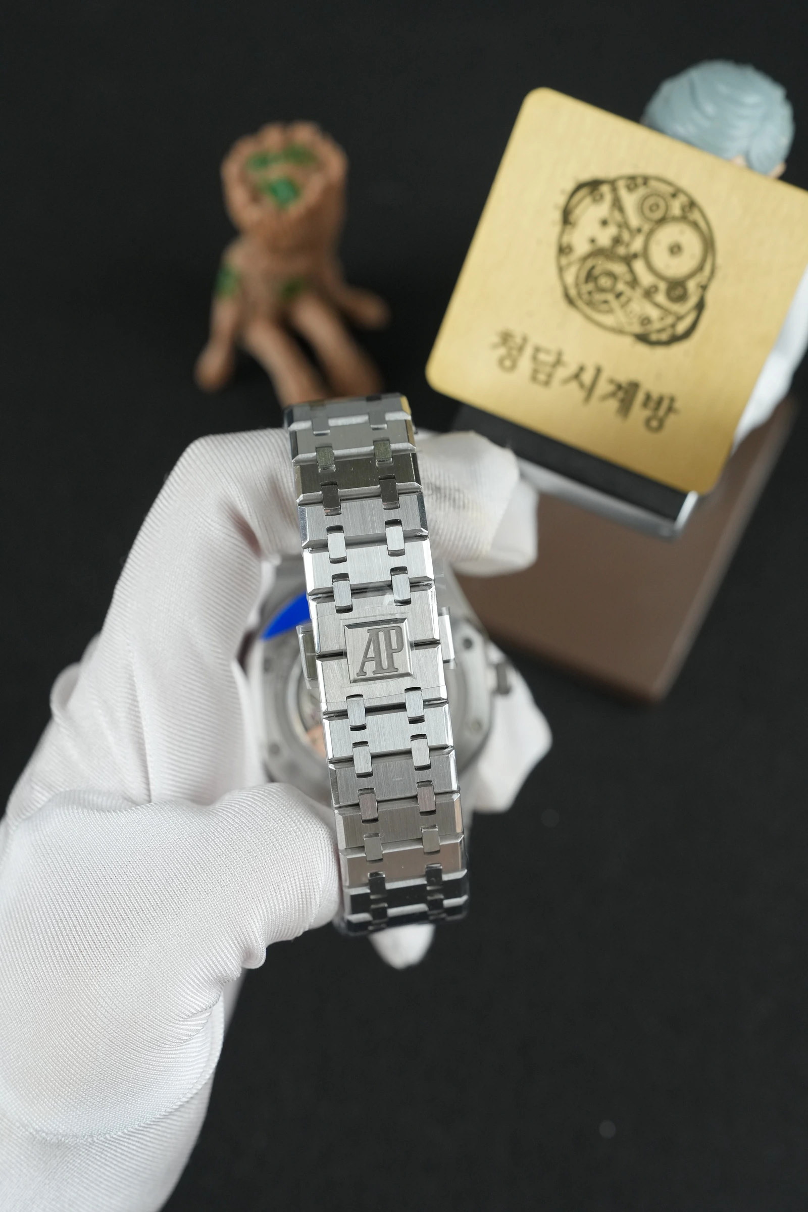오데마피게 로얄오크 퍼페츄얼캘린더 화이트 상세 이미지 6