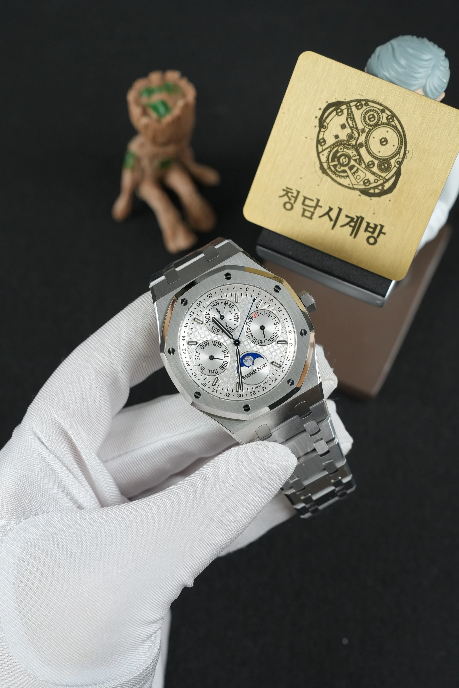 오데마피게 로얄오크 퍼페츄얼캘린더 화이트 상세 이미지 8