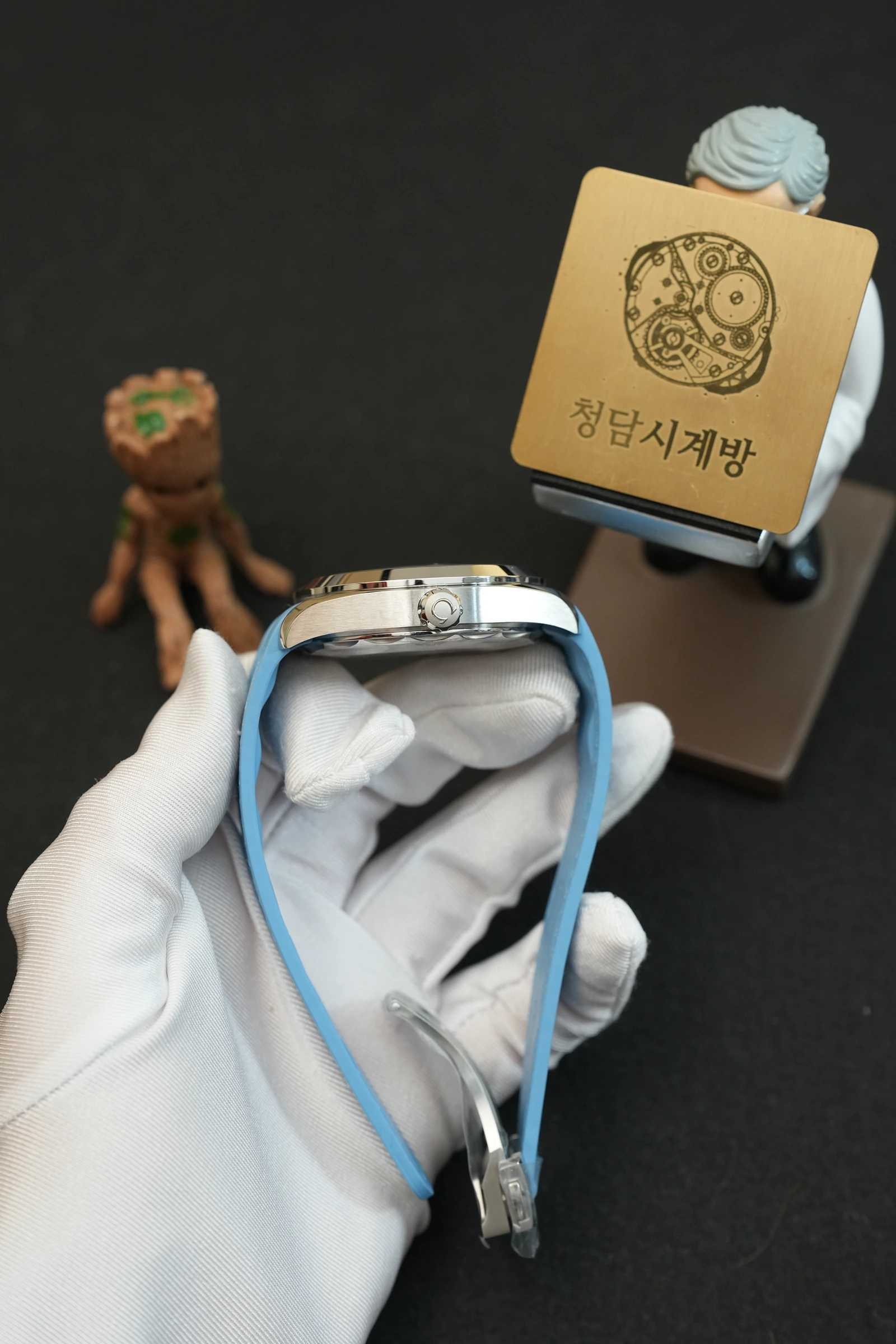 오메가 씨마스터 아쿠아테라 월드타이머 블루 러버 상세 이미지 6