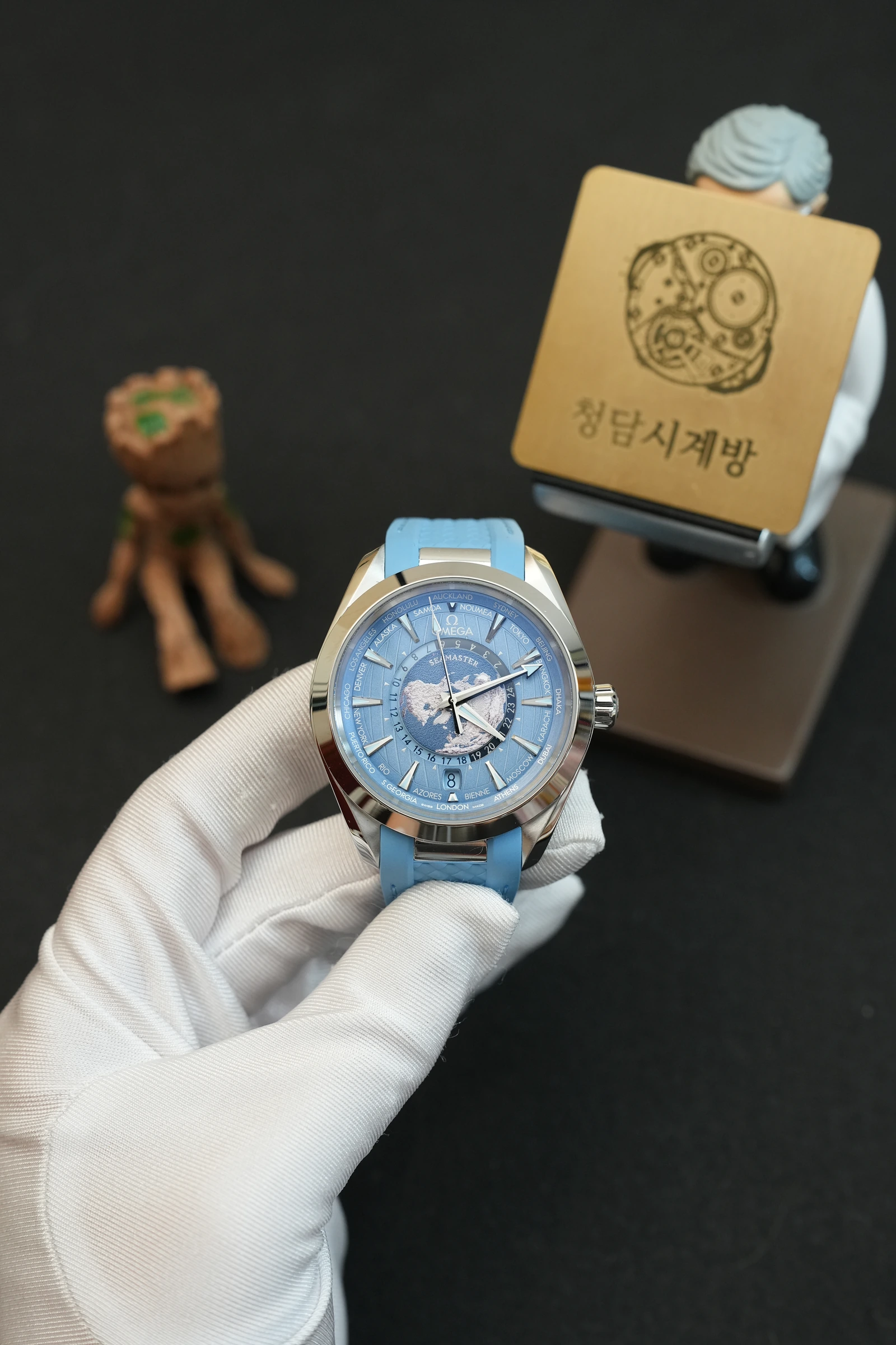 오메가 씨마스터 아쿠아테라 월드타이머 블루 러버 상세 이미지 7