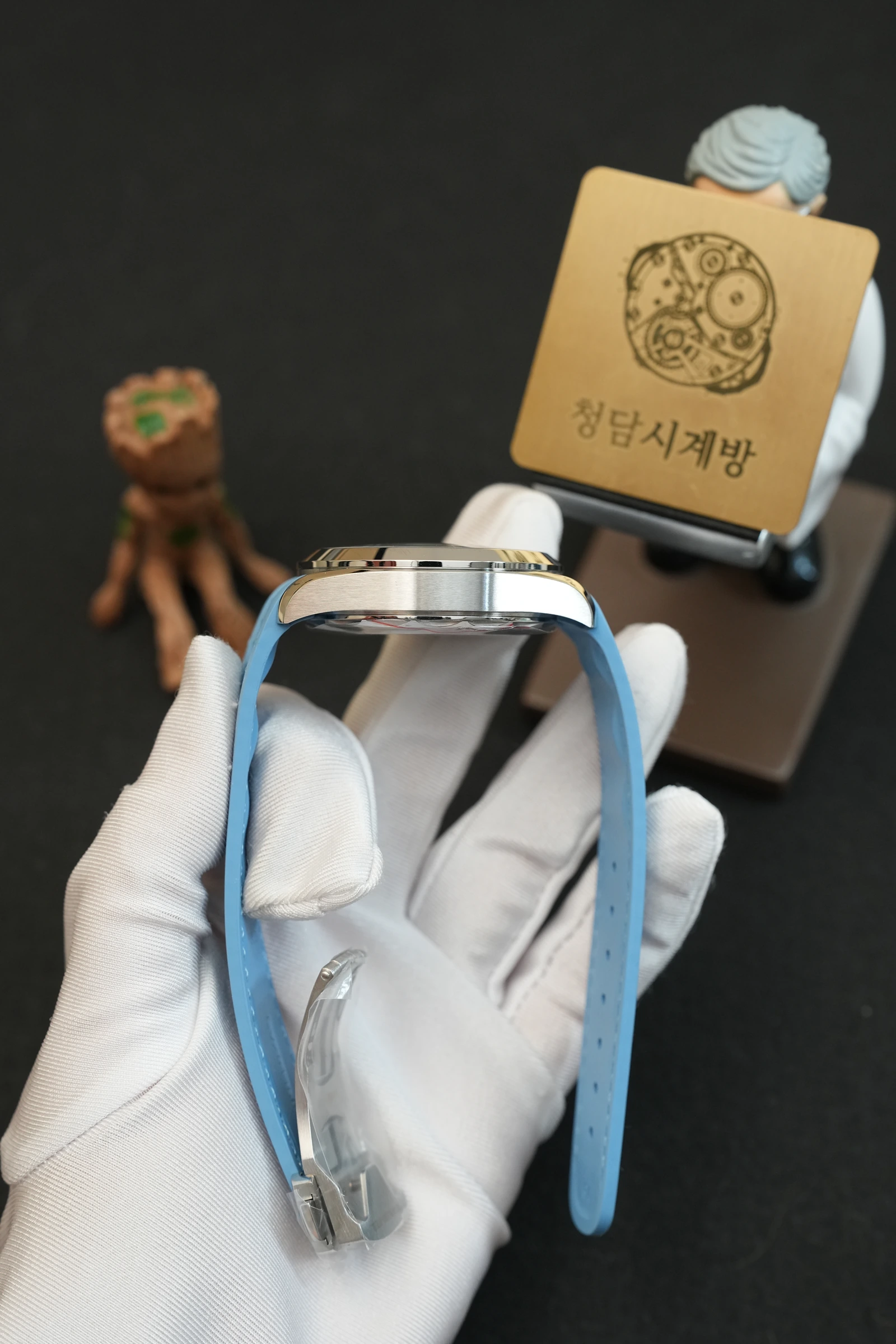 오메가 씨마스터 아쿠아테라 월드타이머 블루 러버 상세 이미지 8