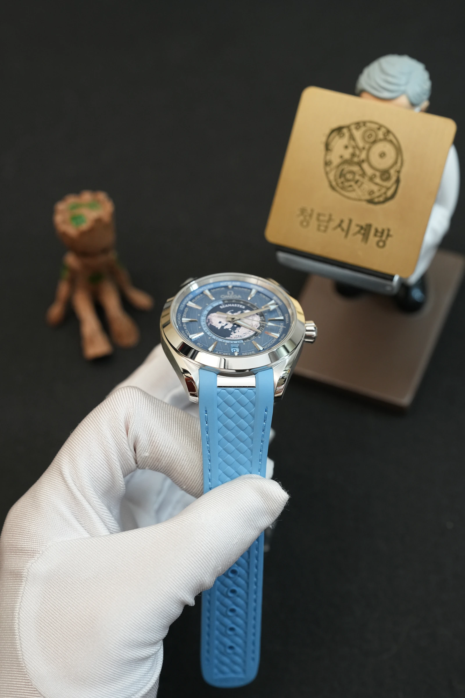 오메가 씨마스터 아쿠아테라 월드타이머 블루 러버 상세 이미지 9