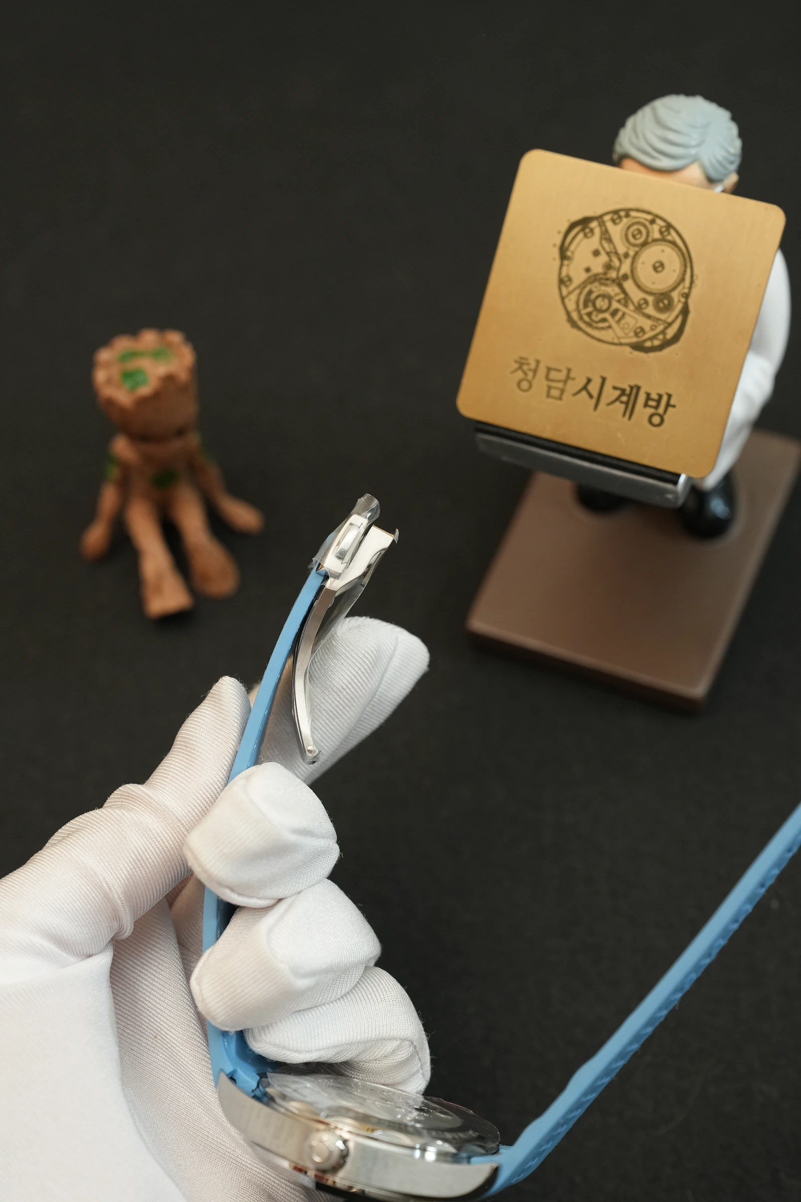 오메가 씨마스터 아쿠아테라 월드타이머 블루 러버 상세 이미지 11