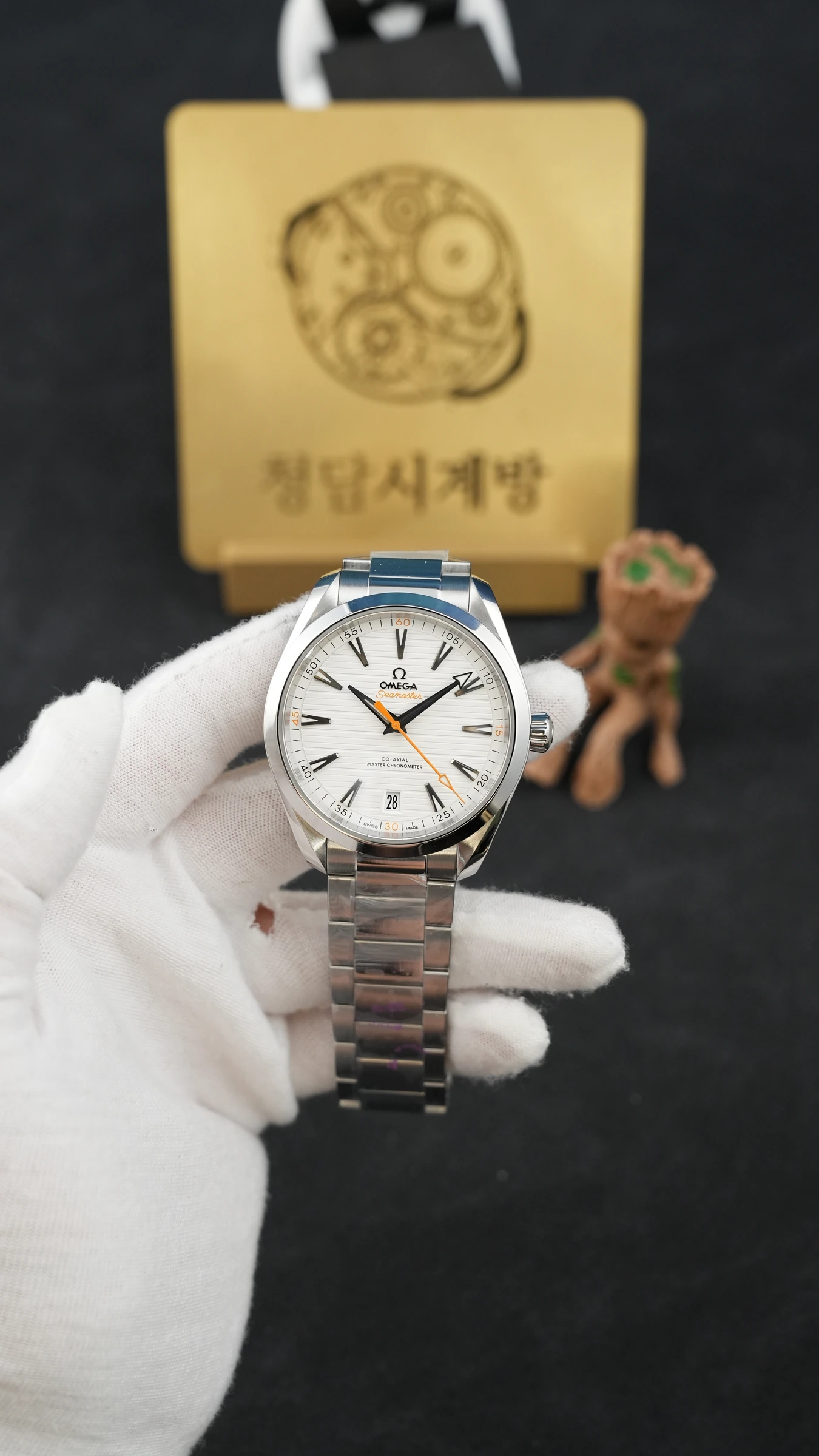 오메가 씨마스터 아쿠아테라 화이트 상세 이미지 17