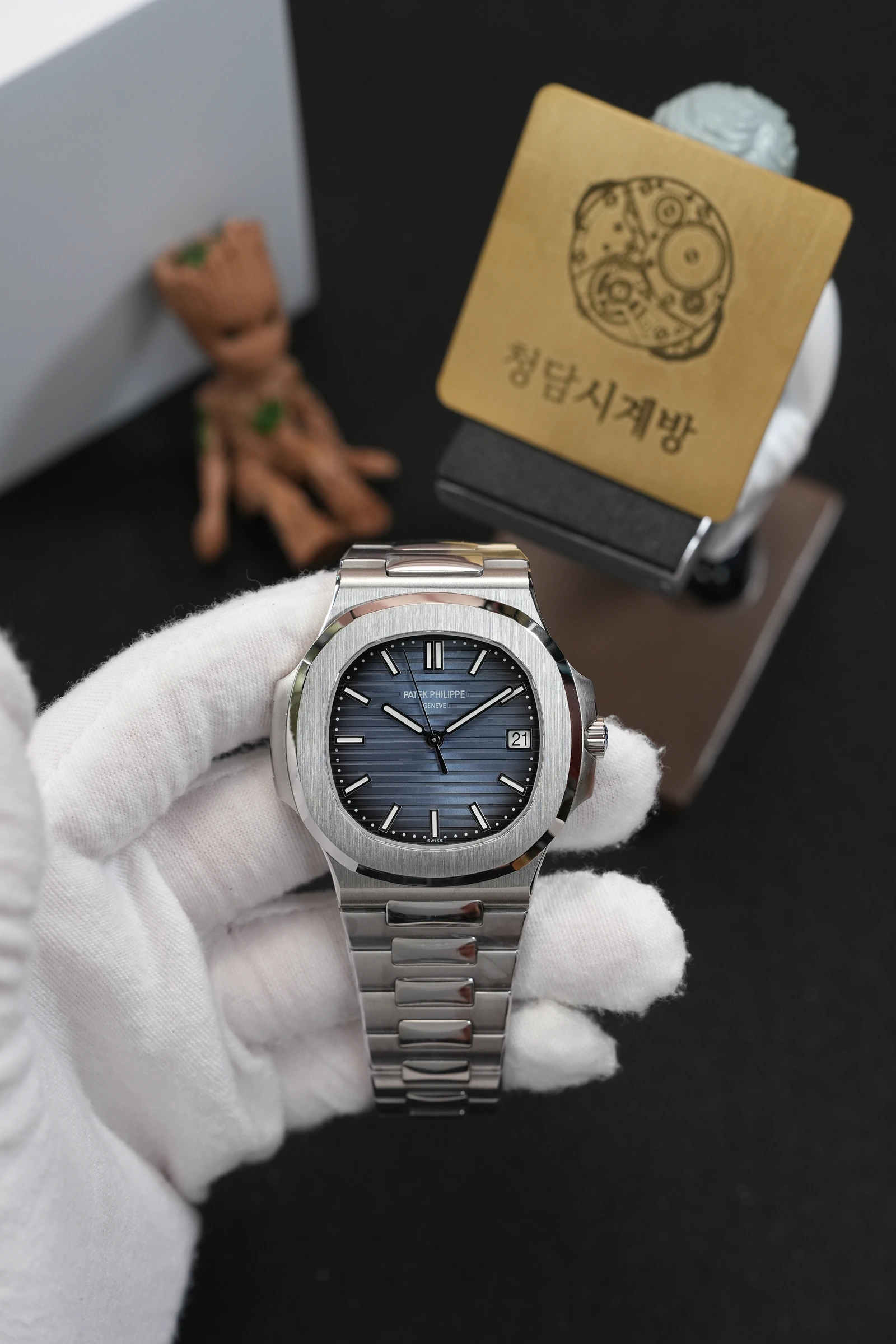 파텍필립 노틸러스 5711 블루 상세 이미지 4