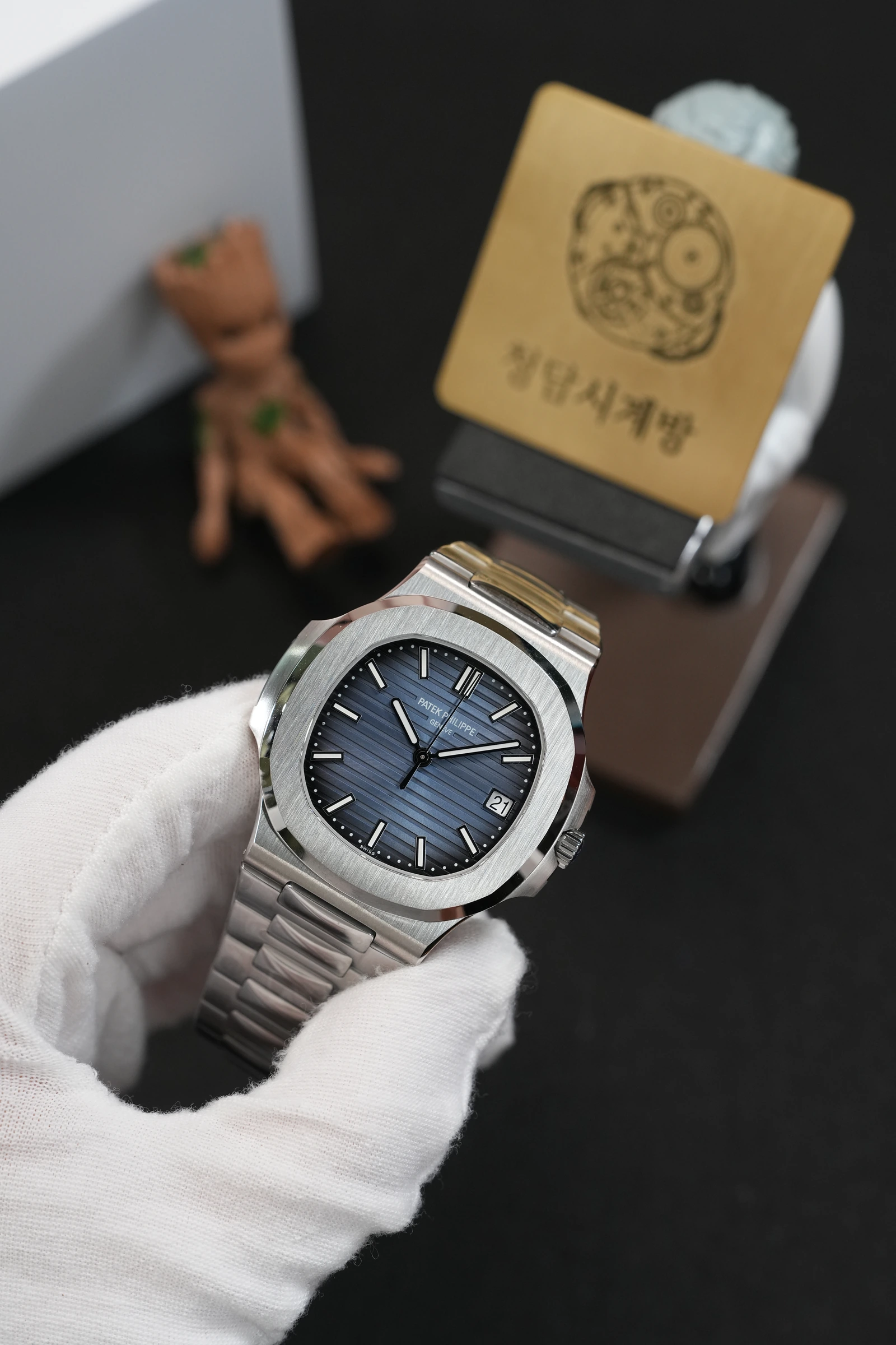 파텍필립 노틸러스 5711 블루 상세 이미지 6