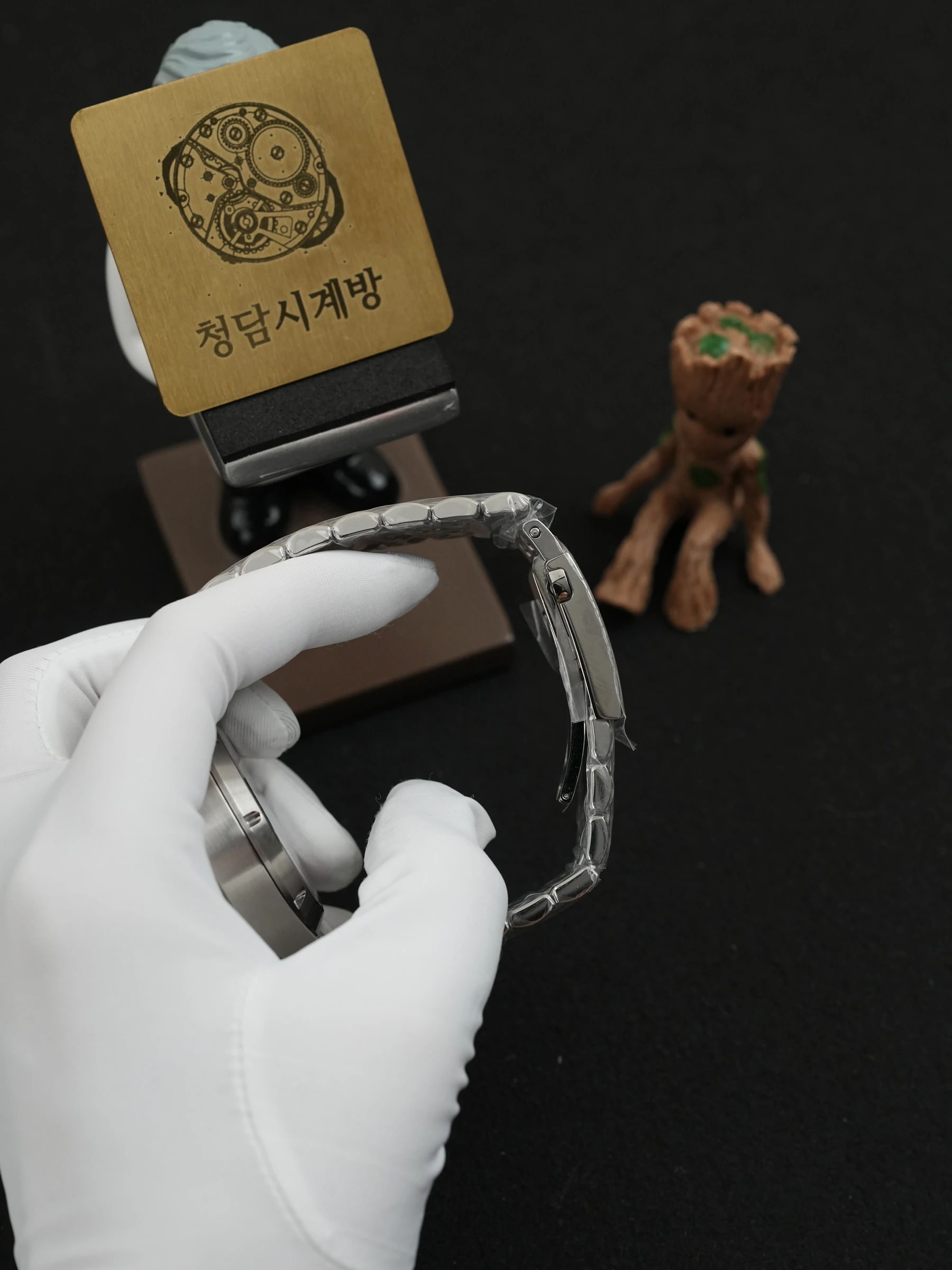 IWC 파일럿 워치 크로노그래프 그린 상세 이미지 3