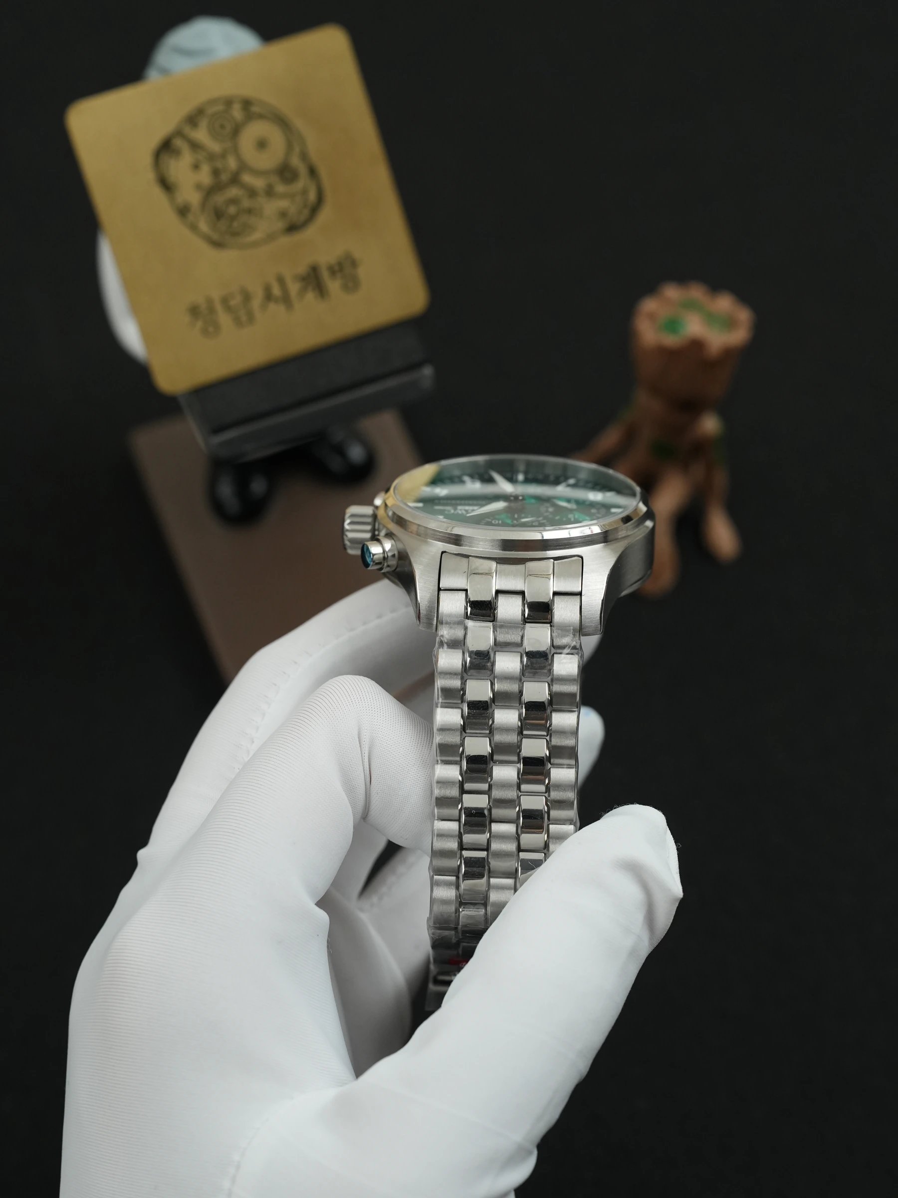 IWC 파일럿 워치 크로노그래프 그린 상세 이미지 4