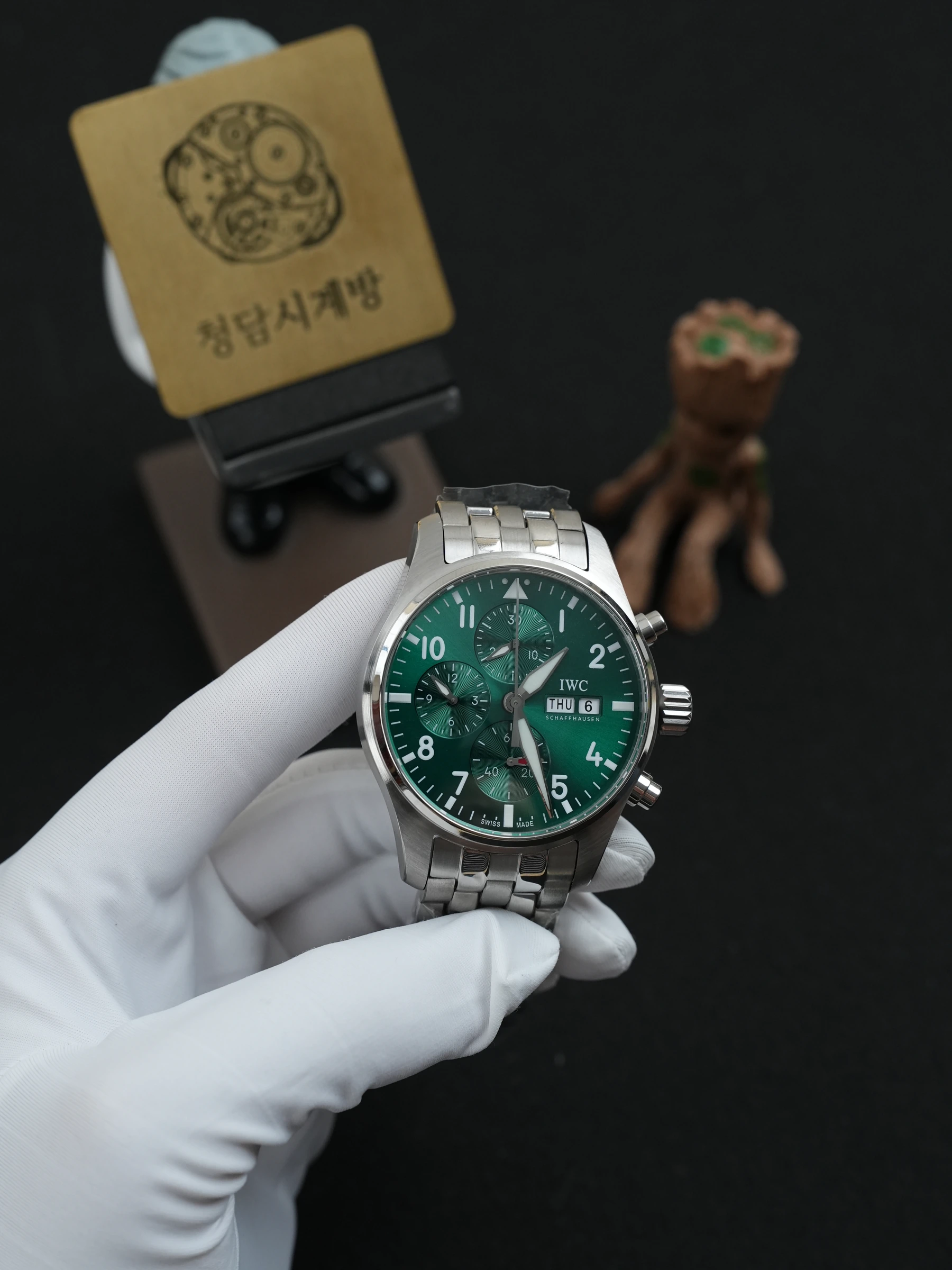 IWC 파일럿 워치 크로노그래프 그린 상세 이미지 6