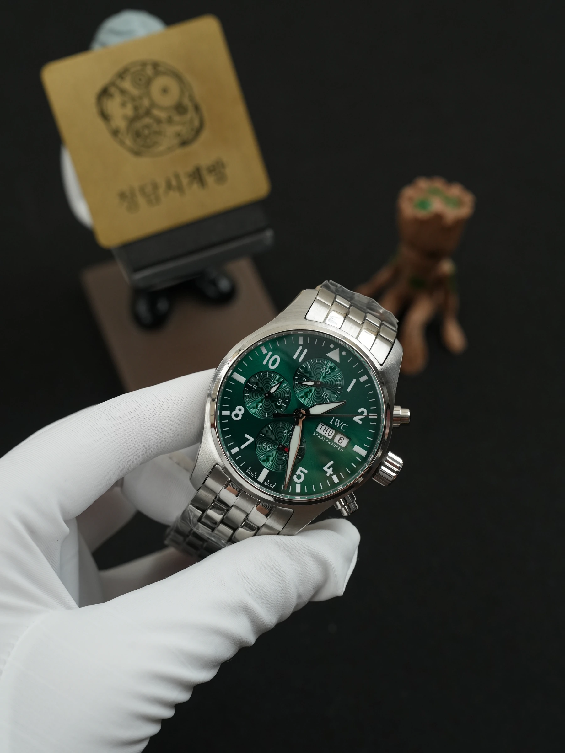 IWC 파일럿 워치 크로노그래프 그린 상세 이미지 7