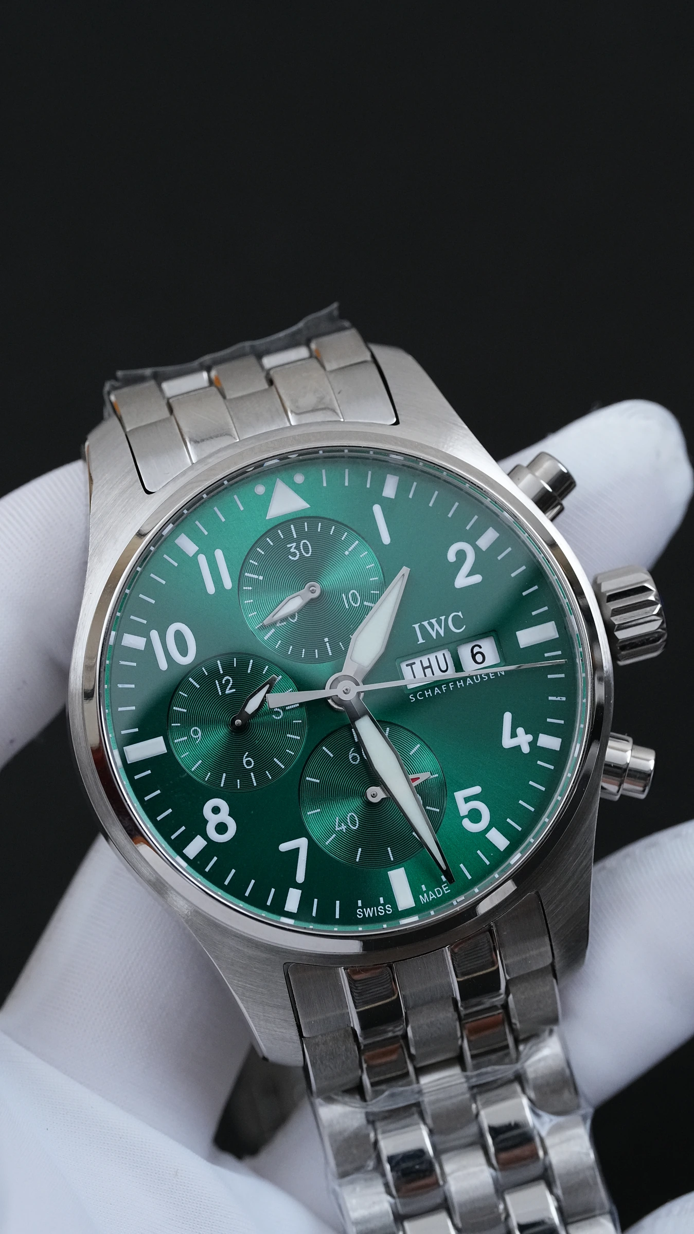 IWC 파일럿 워치 크로노그래프 그린 상세 이미지 8