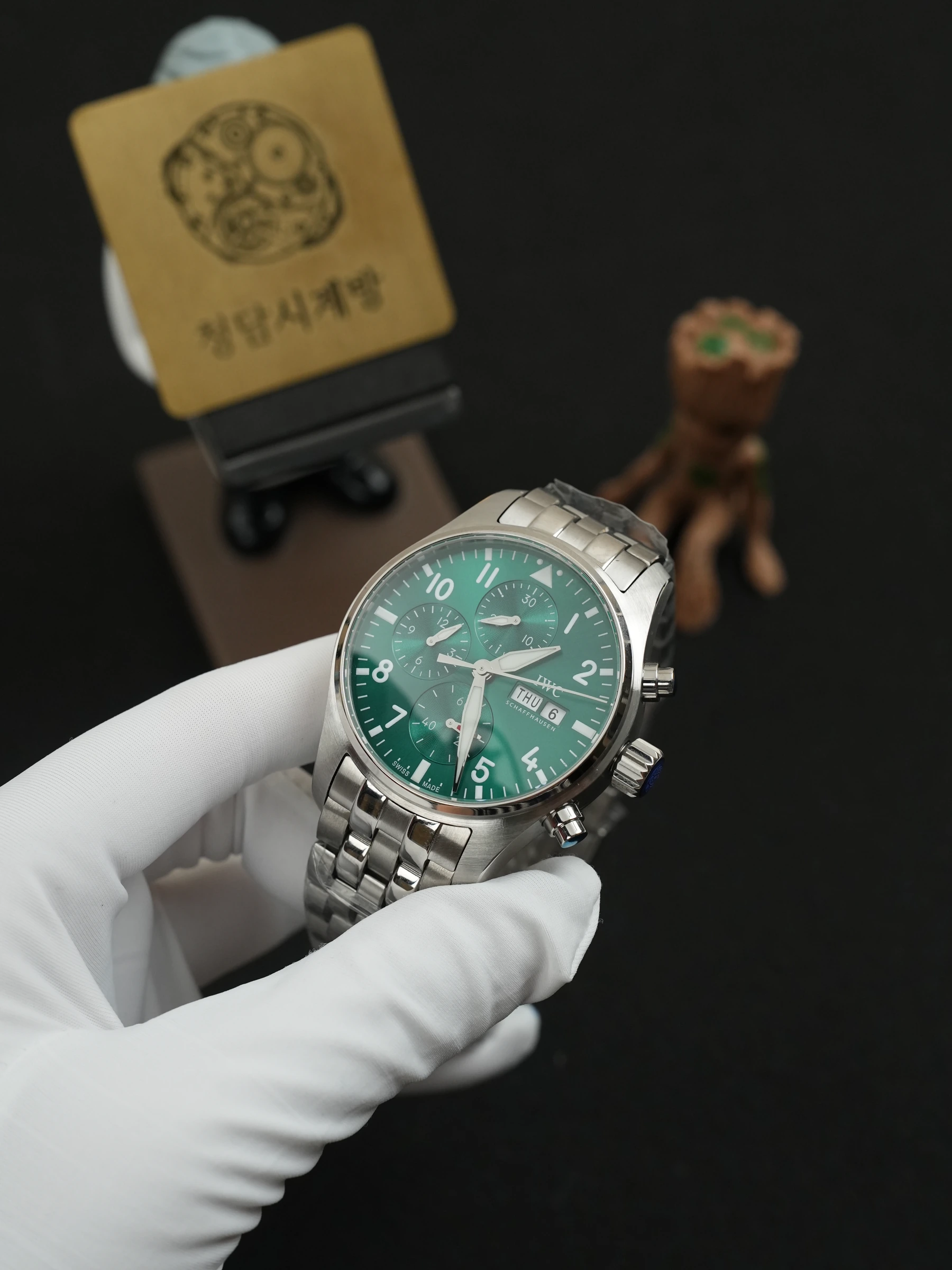 IWC 파일럿 워치 크로노그래프 그린 상세 이미지 9