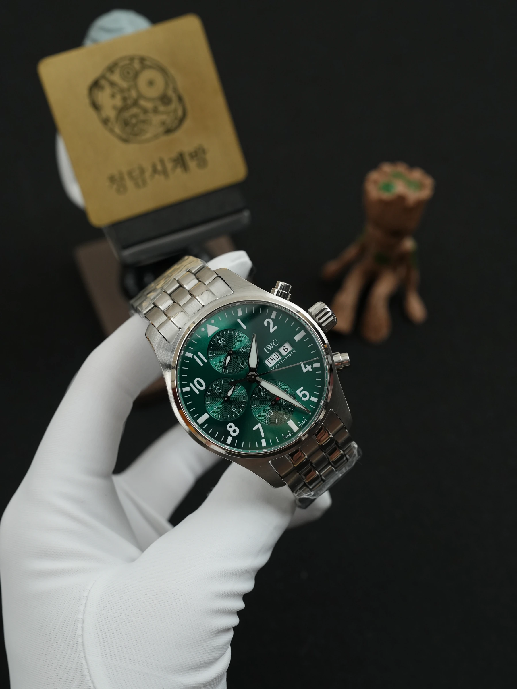 IWC 파일럿 워치 크로노그래프 그린 상세 이미지 11