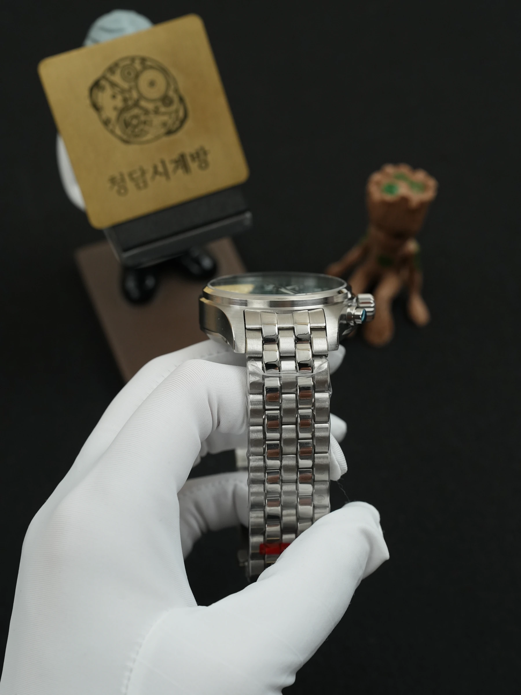 IWC 파일럿 워치 크로노그래프 그린 상세 이미지 15