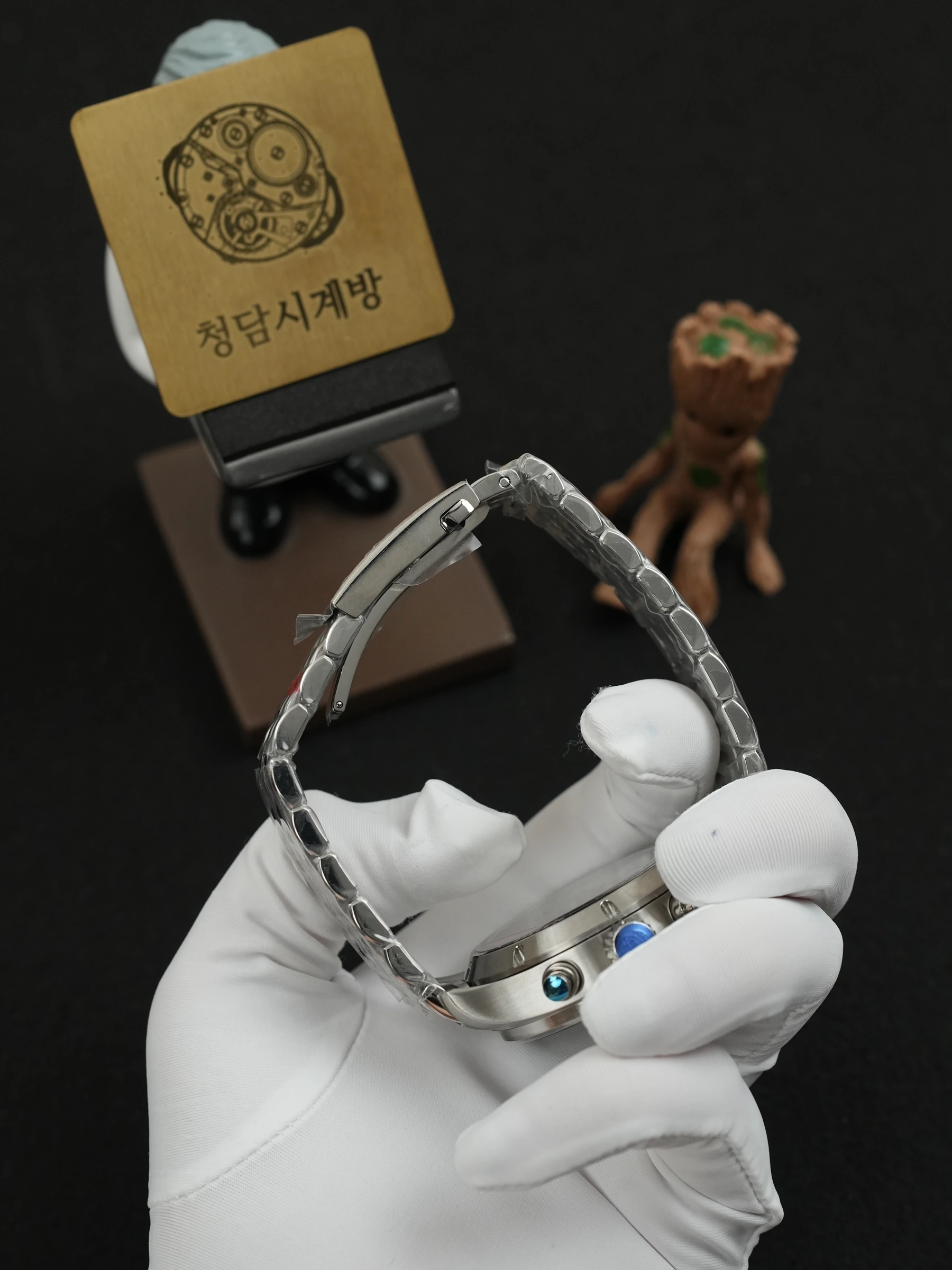 IWC 파일럿 워치 크로노그래프 그린 상세 이미지 16