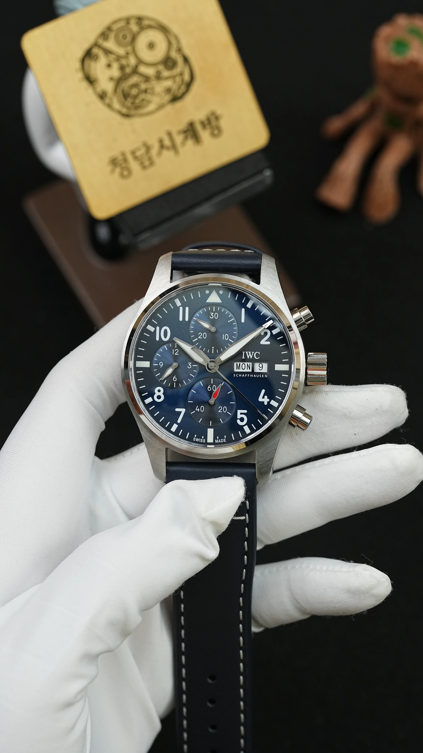 IWC 파일럿 워치 크로노그래프 블루 상세 이미지 6
