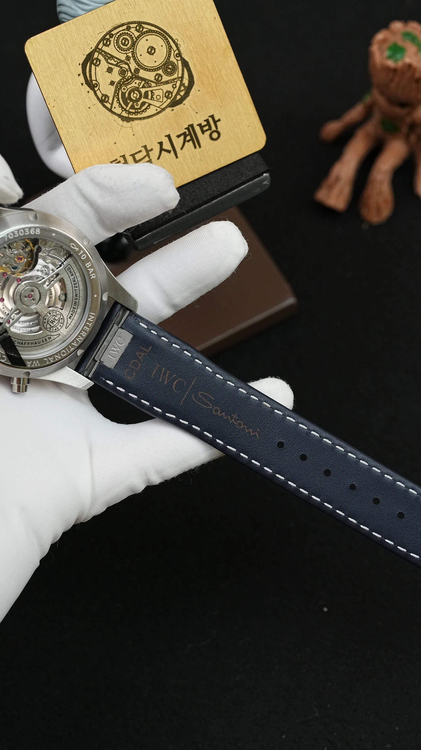 IWC 파일럿 워치 크로노그래프 블루 상세 이미지 9