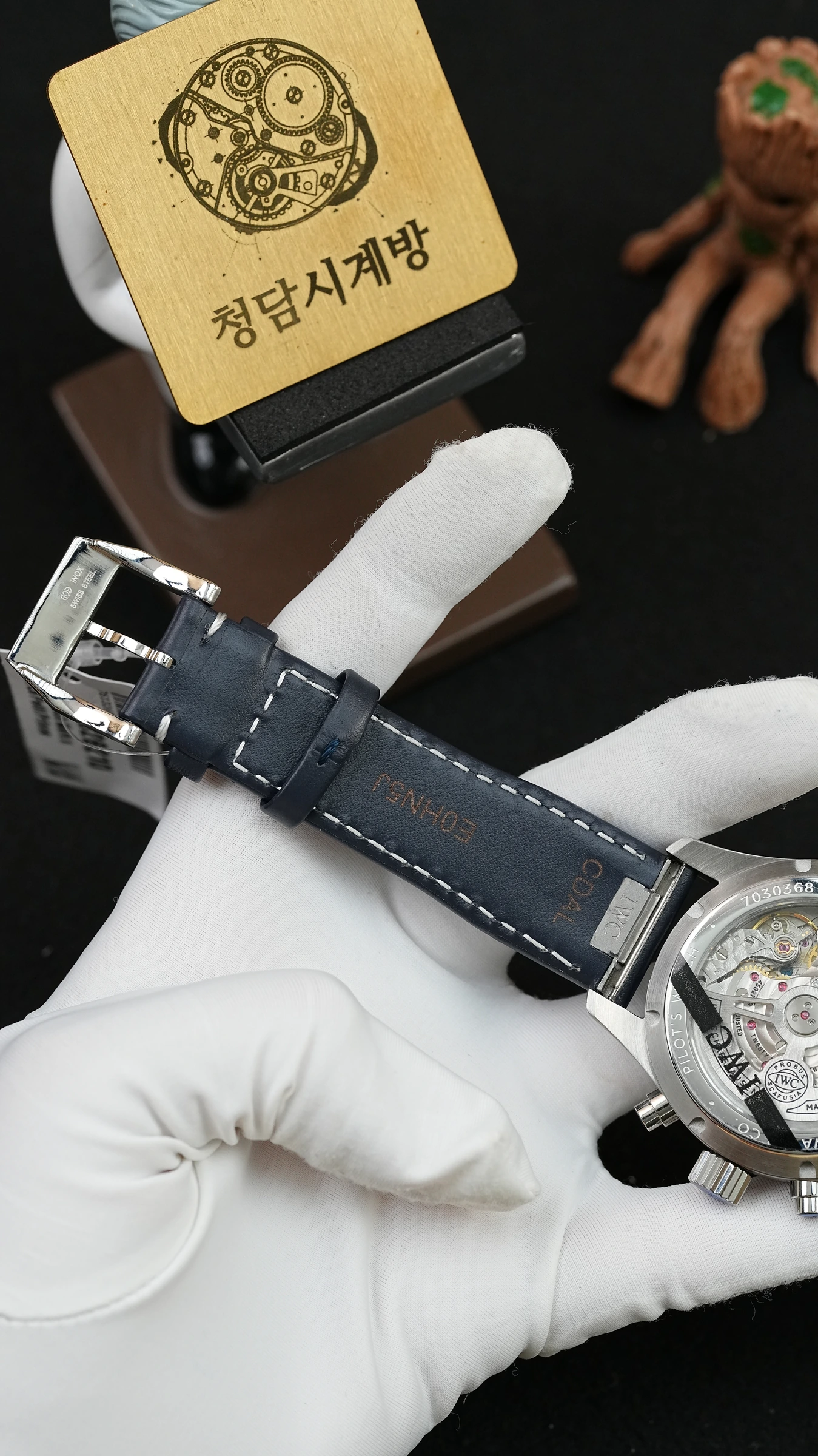 IWC 파일럿 워치 크로노그래프 블루 상세 이미지 10