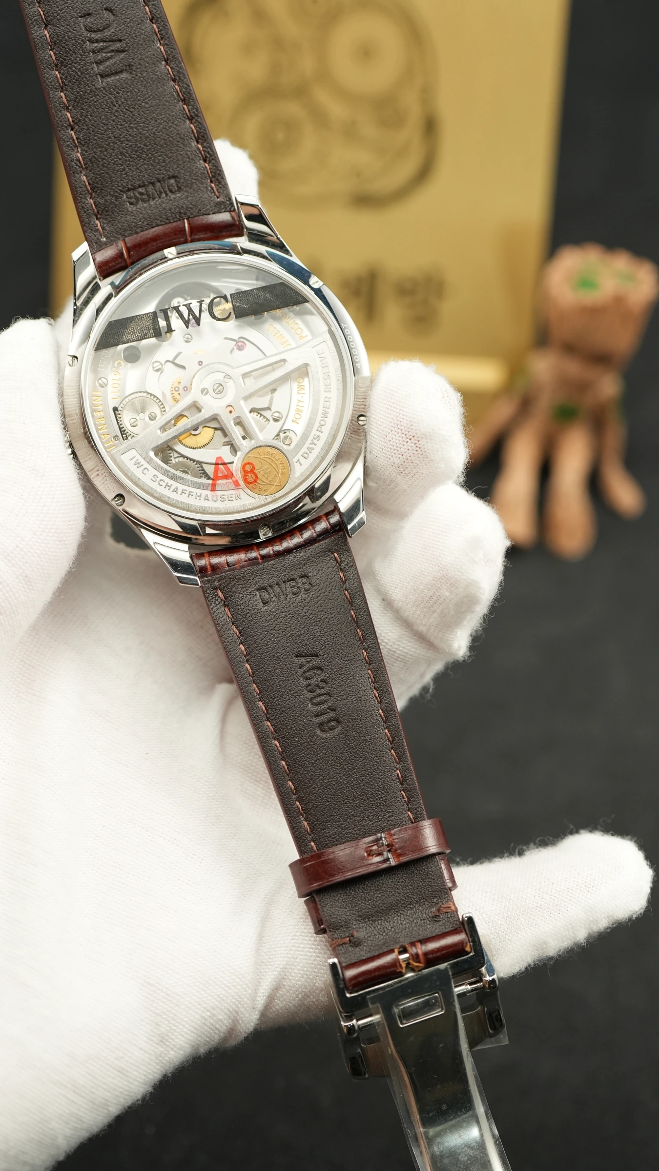 IWC 포르투기저 뚜르비용 그레이 상세 이미지 3