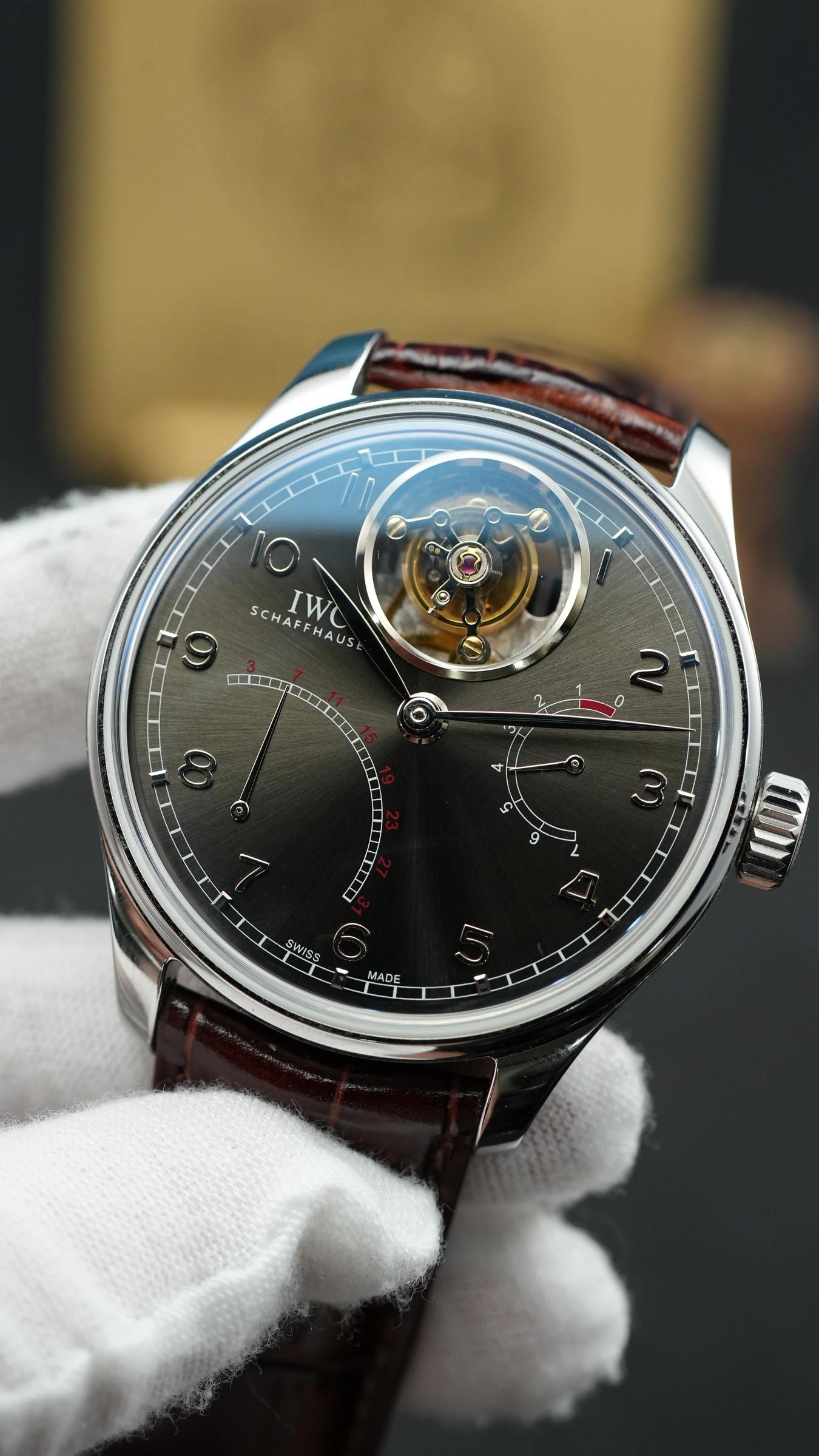 IWC 포르투기저 뚜르비용 그레이 상세 이미지 4