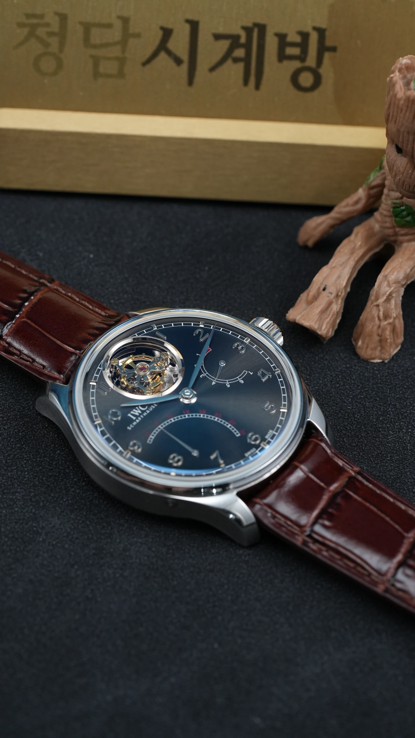 IWC 포르투기저 뚜르비용 그레이 상세 이미지 7