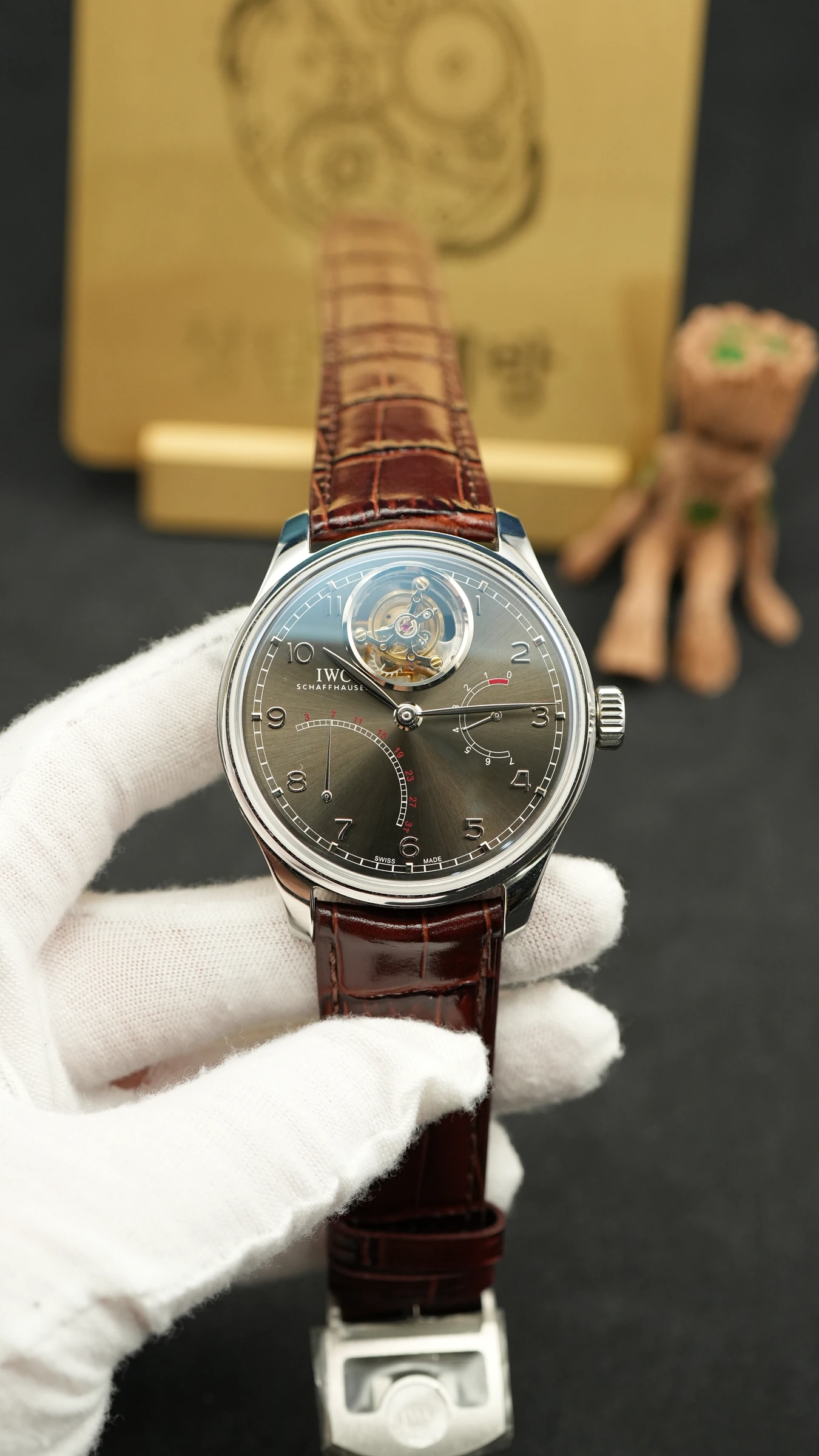 IWC 포르투기저 뚜르비용 그레이 상세 이미지 9