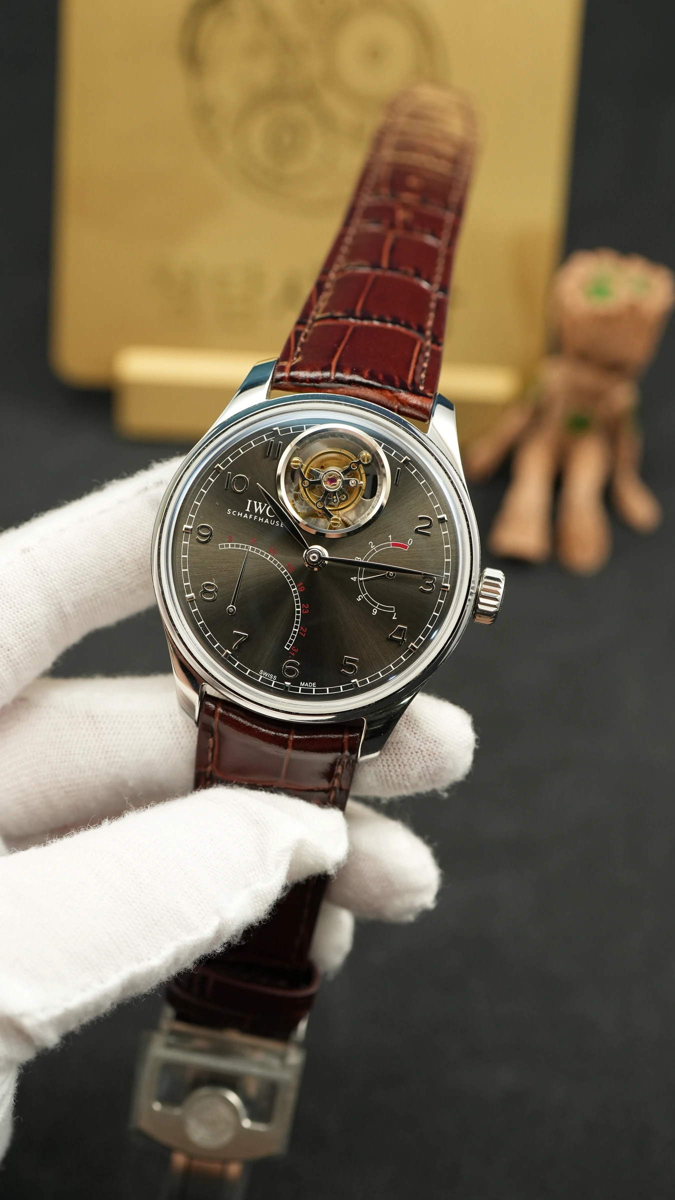 IWC 포르투기저 뚜르비용 그레이 상세 이미지 11