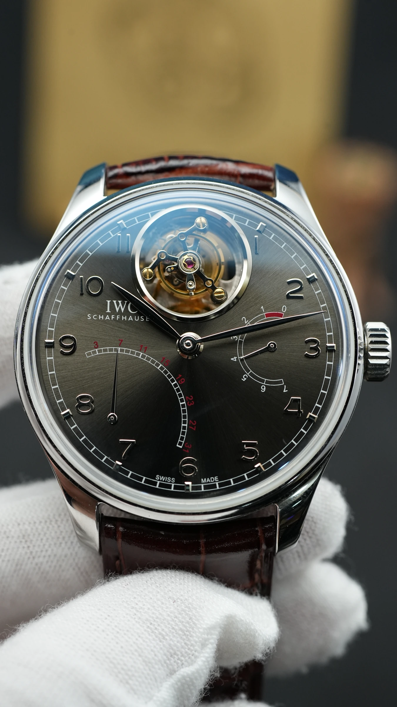 IWC 포르투기저 뚜르비용 그레이 상세 이미지 12