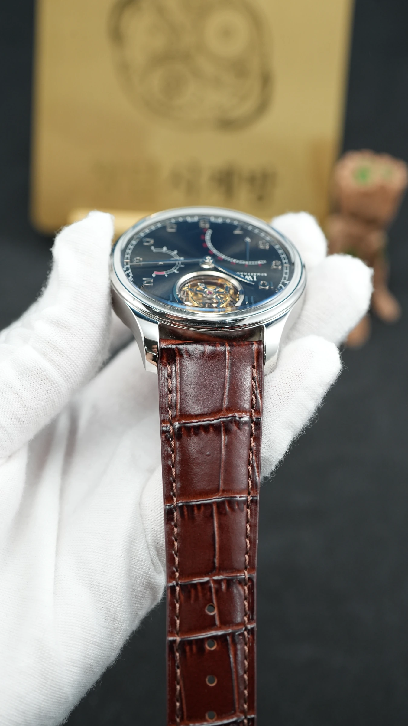 IWC 포르투기저 뚜르비용 그레이 상세 이미지 13