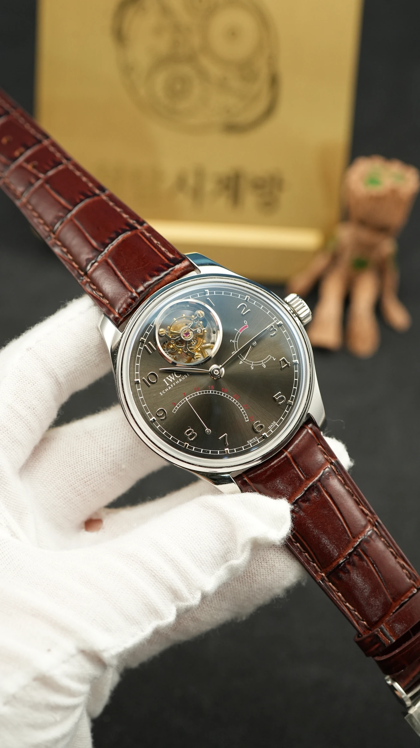 IWC 포르투기저 뚜르비용 그레이 상세 이미지 15