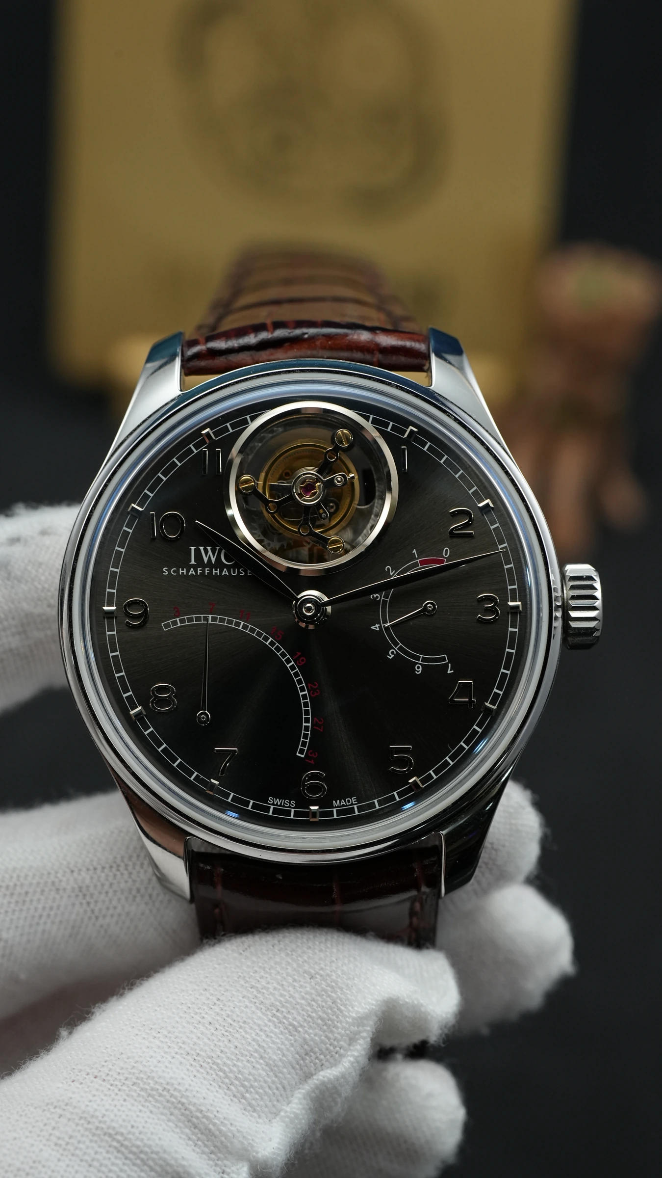 IWC 포르투기저 뚜르비용 그레이 상세 이미지 17