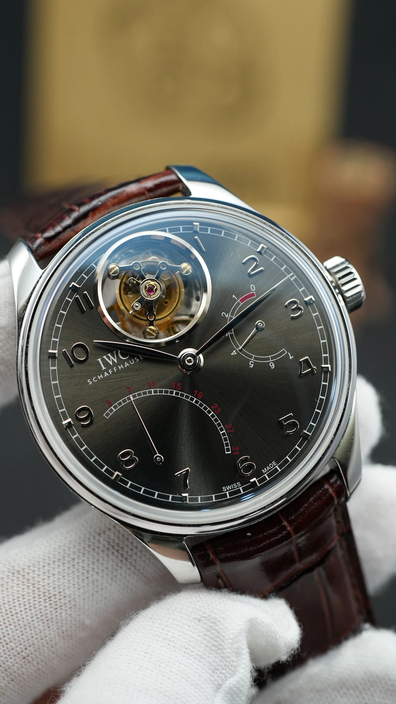 IWC 포르투기저 뚜르비용 그레이 상세 이미지 19