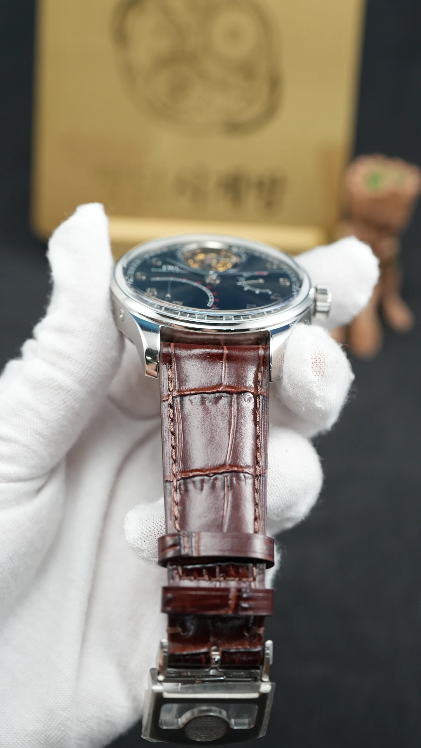 IWC 포르투기저 뚜르비용 그레이 상세 이미지 24