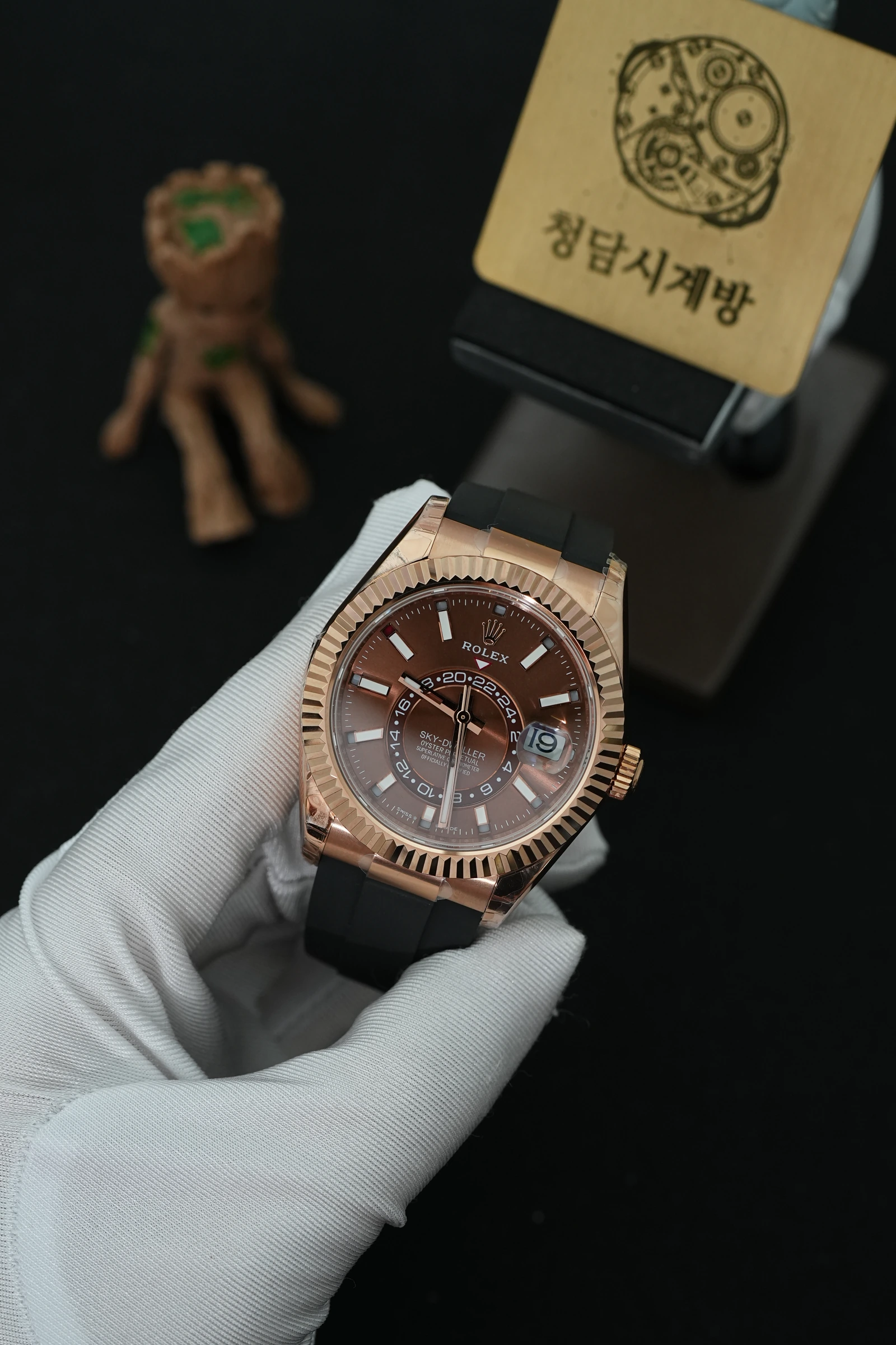 롤렉스 스카이드웰러 초코 로즈골드 러버 상세 이미지 3